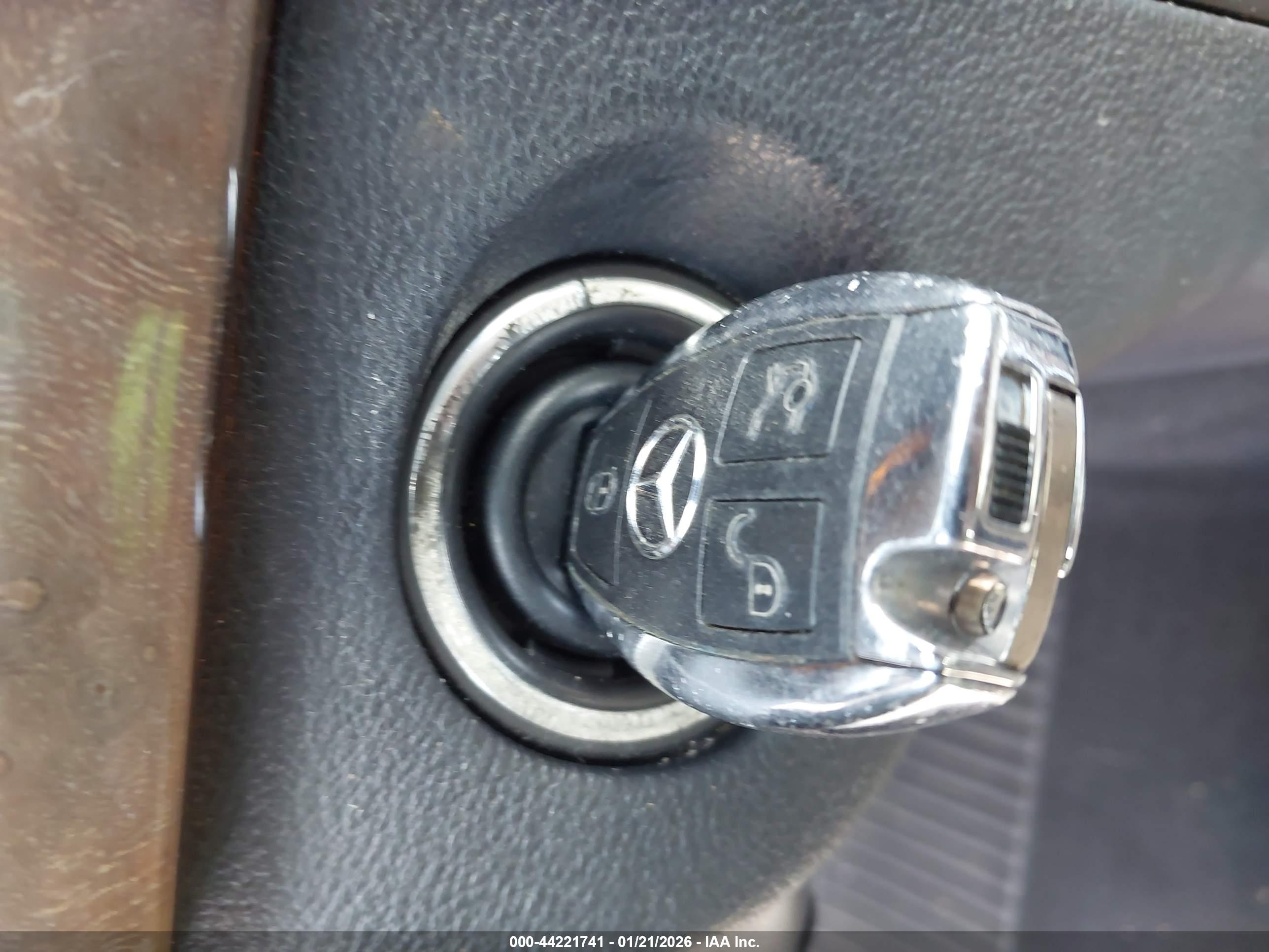 MERCEDES-BENZ E image 11