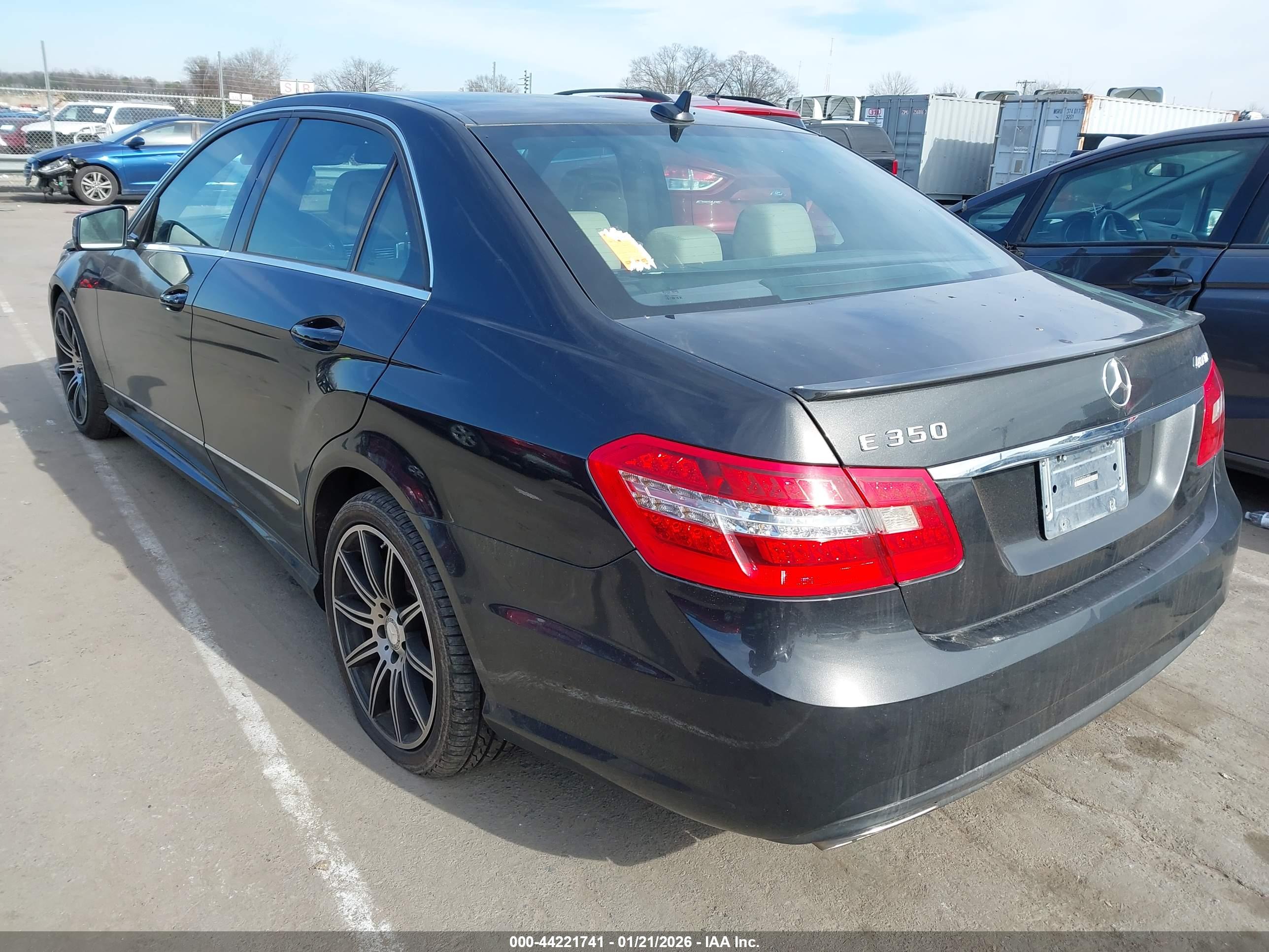 MERCEDES-BENZ E image 3