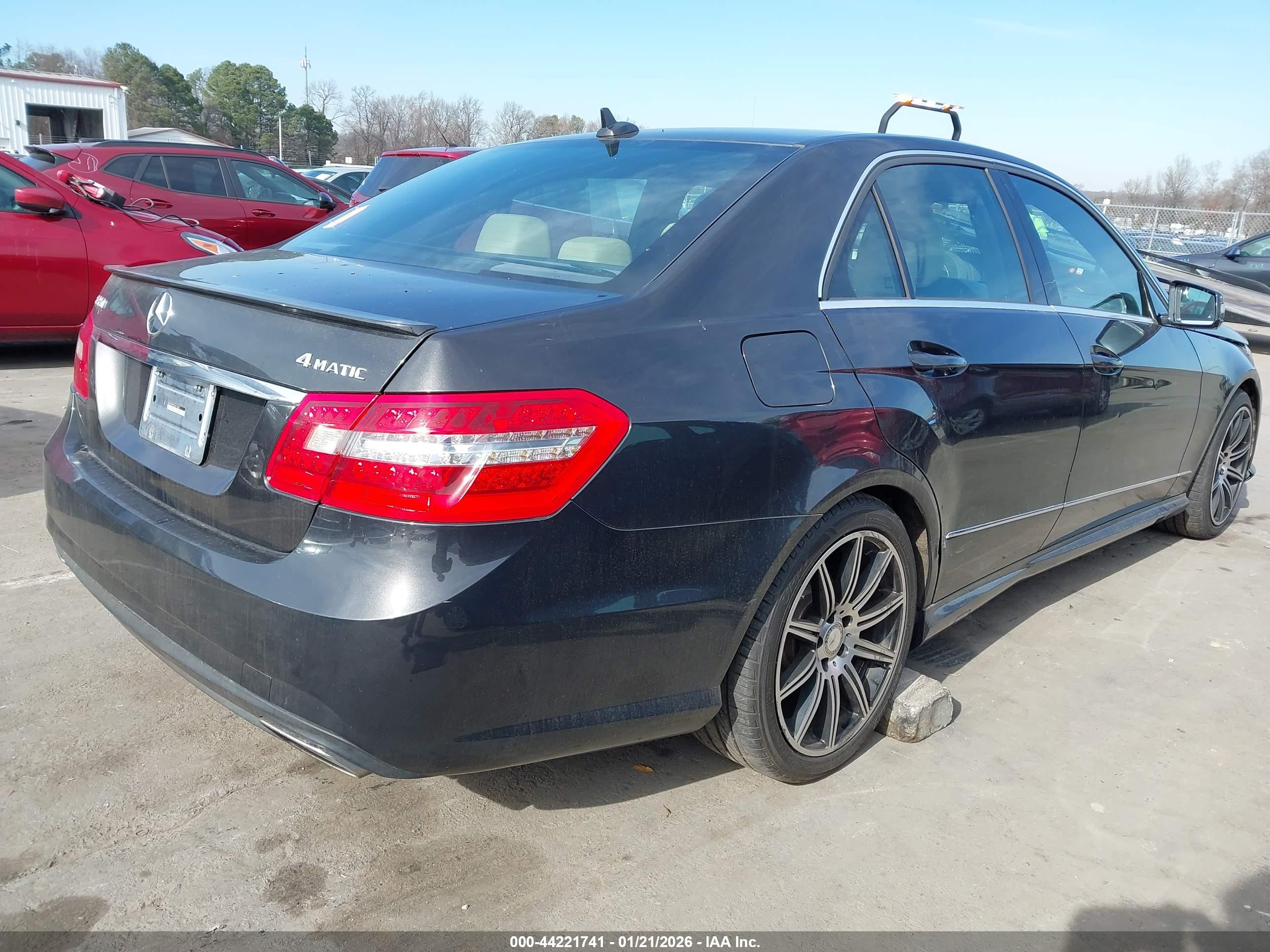 MERCEDES-BENZ E image 4