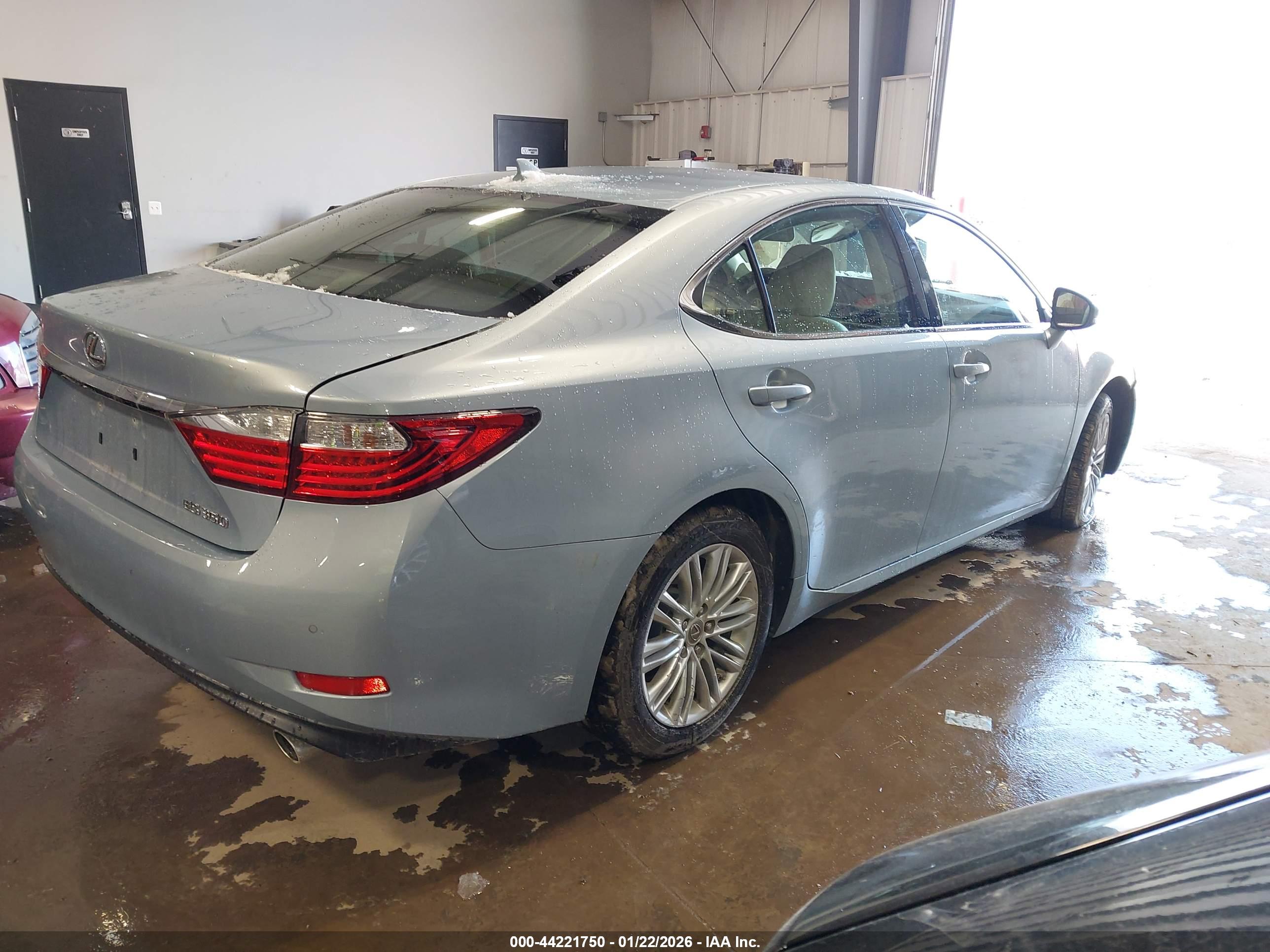 LEXUS ES image 4