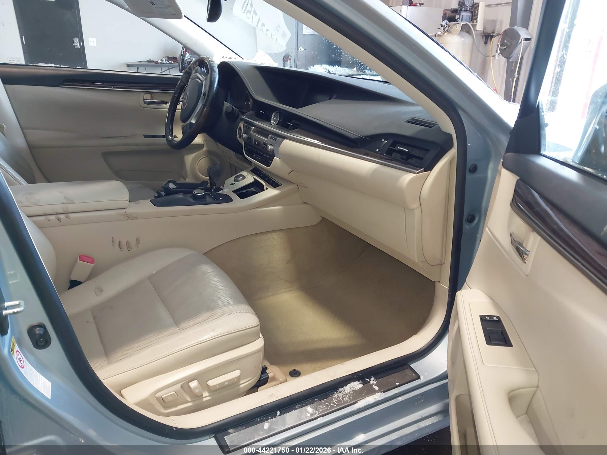 LEXUS ES image 5