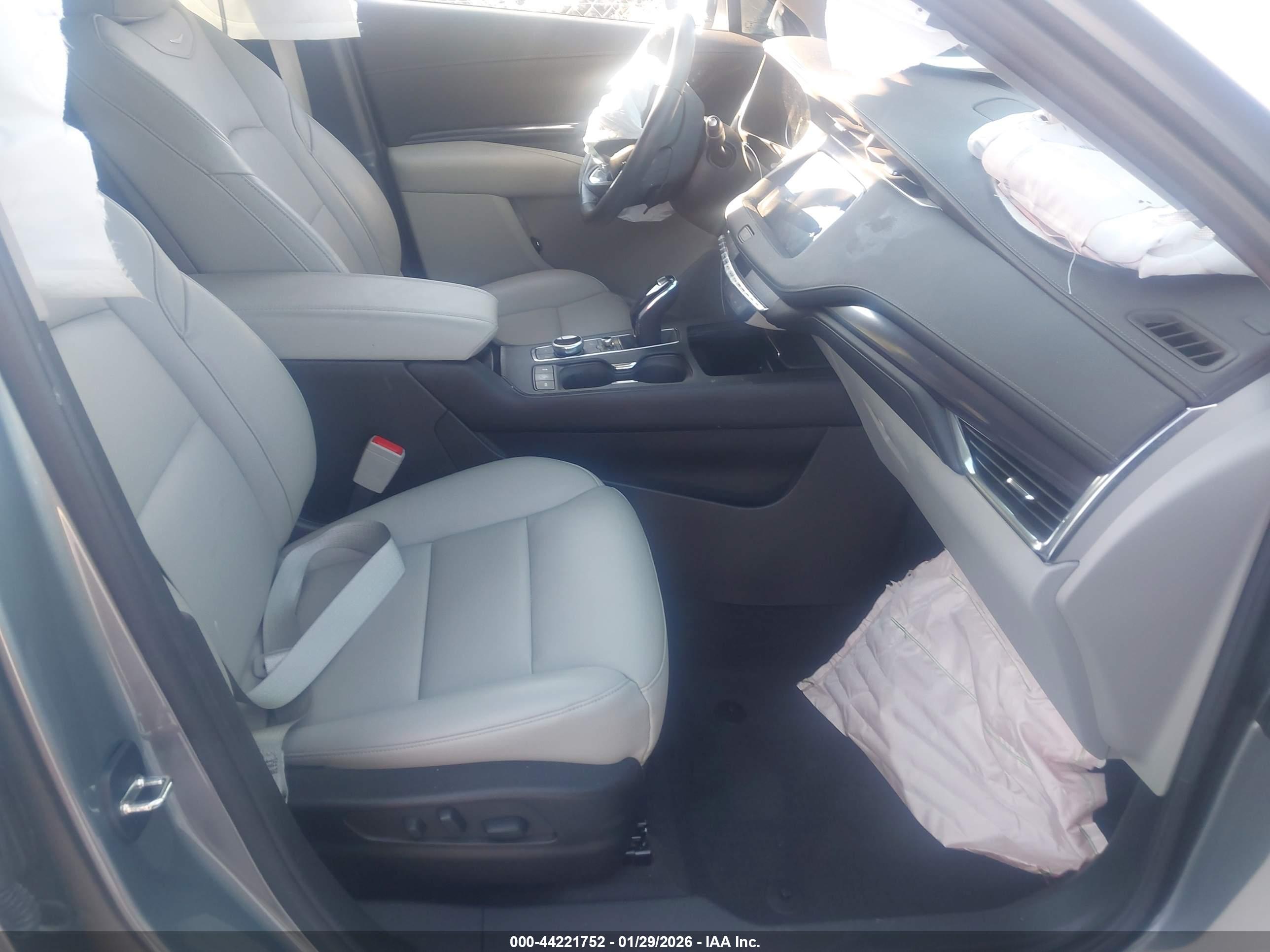 CADILLAC XT4 image 5