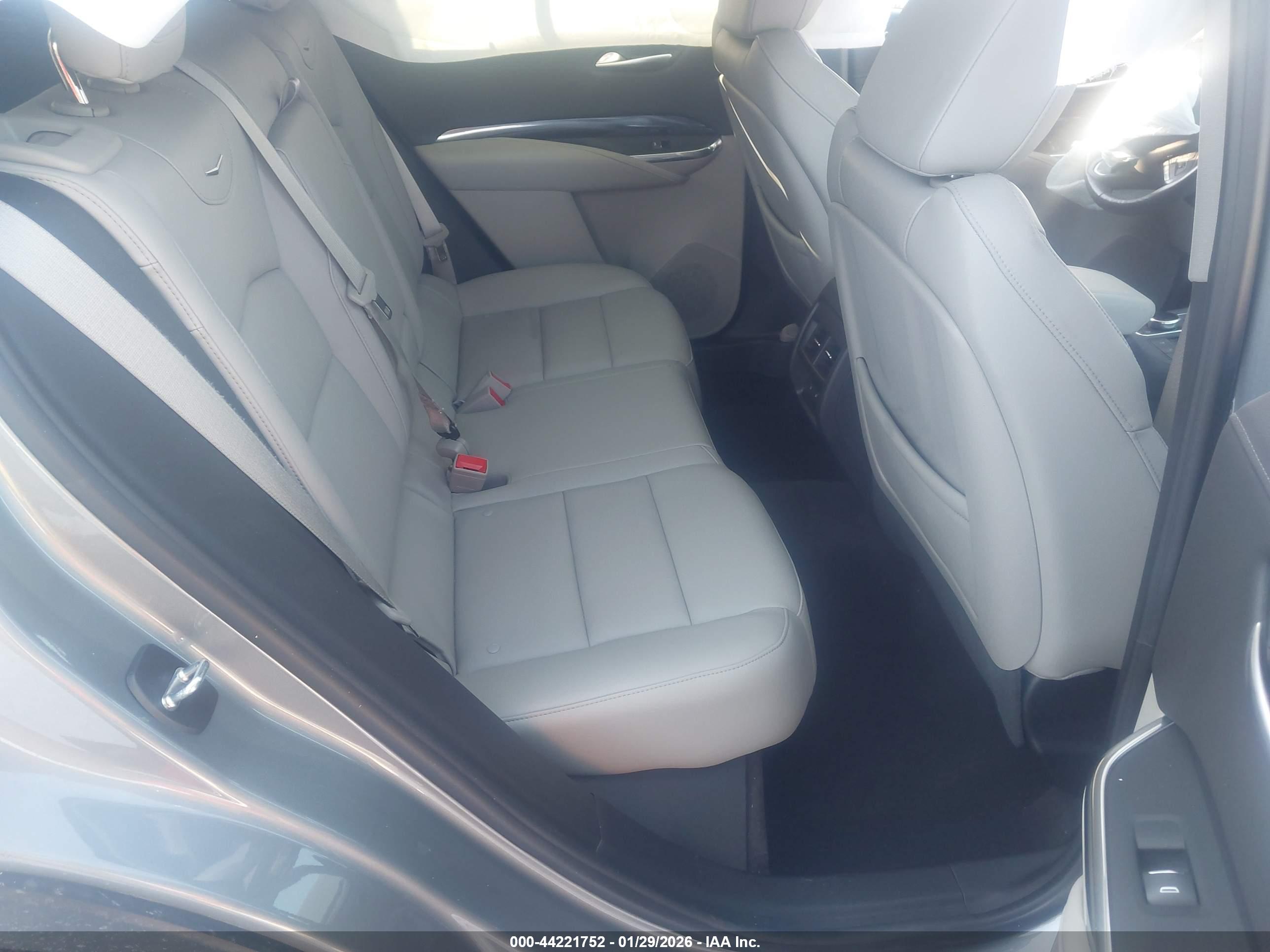 CADILLAC XT4 image 8