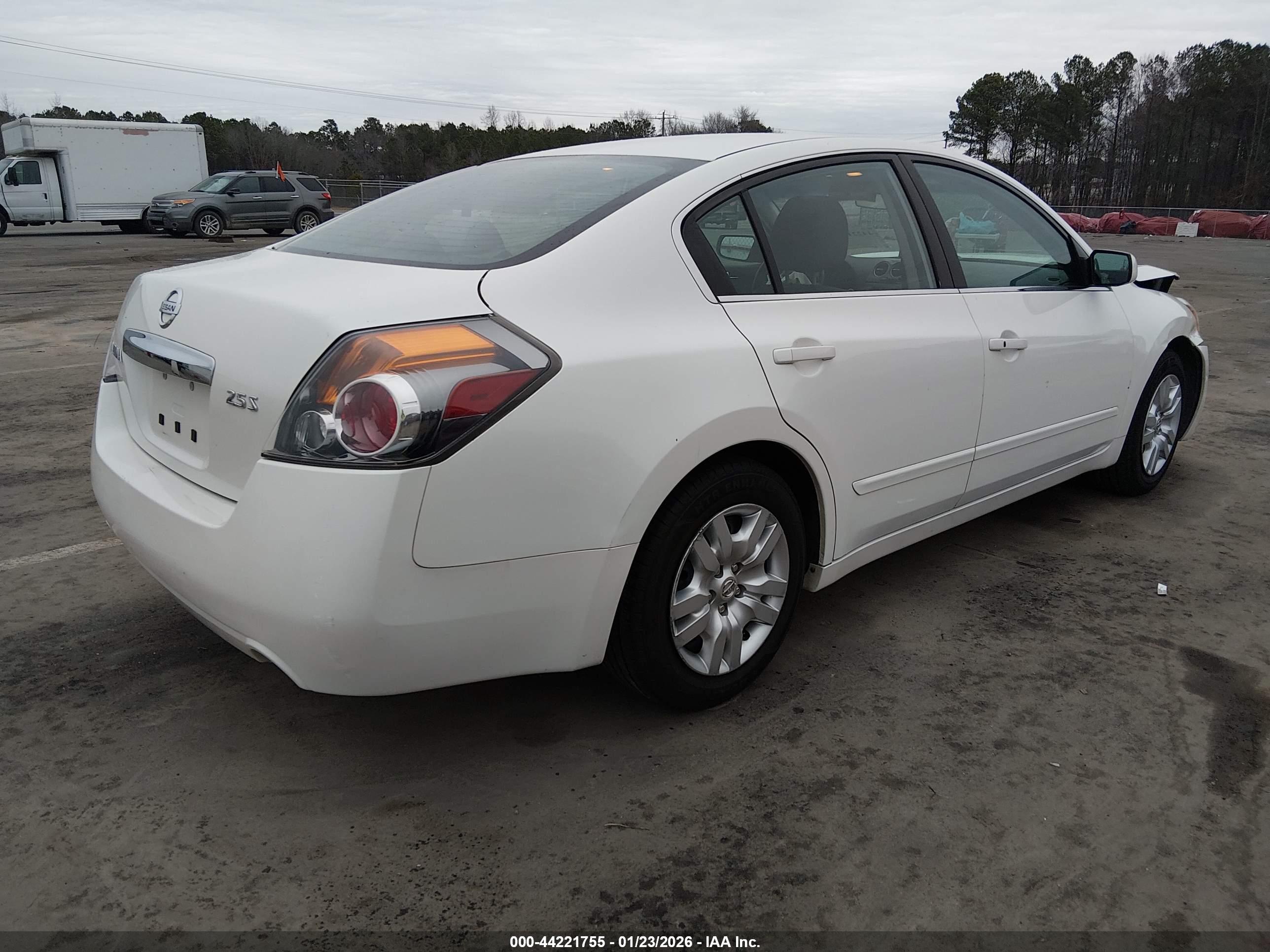 NISSAN ALTIMA image 4
