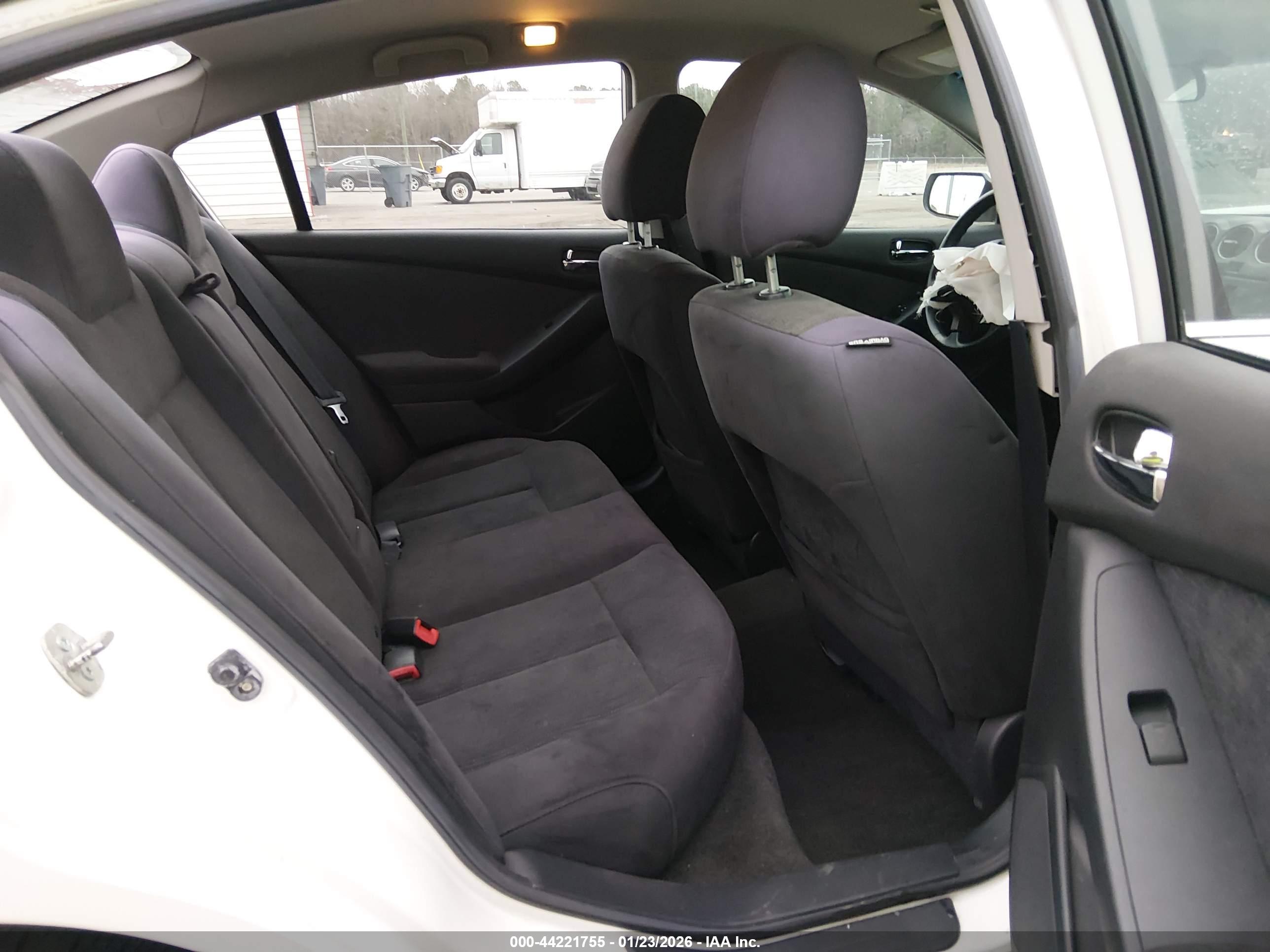 NISSAN ALTIMA image 8
