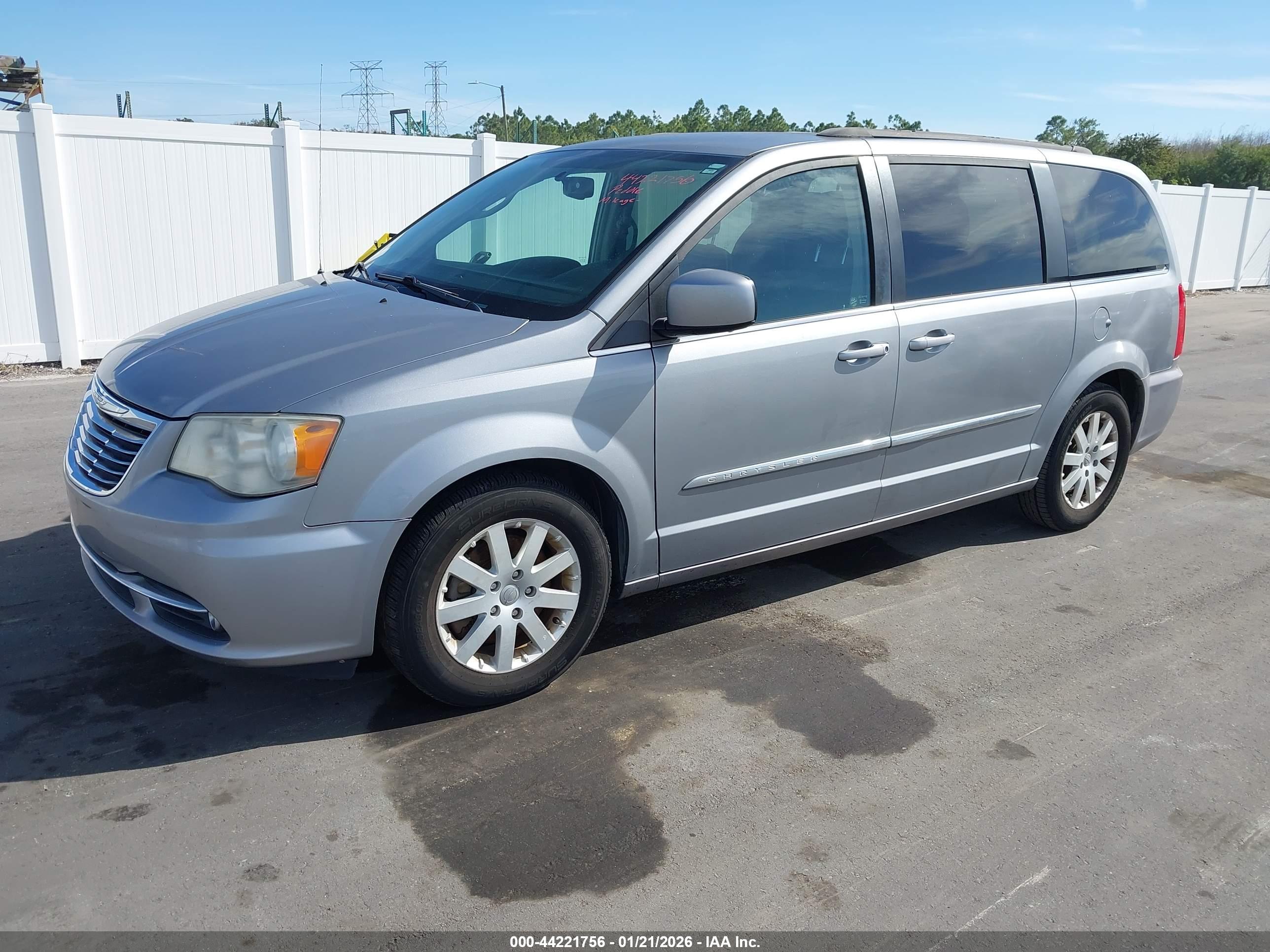 CHRYSLER TOWN image 2