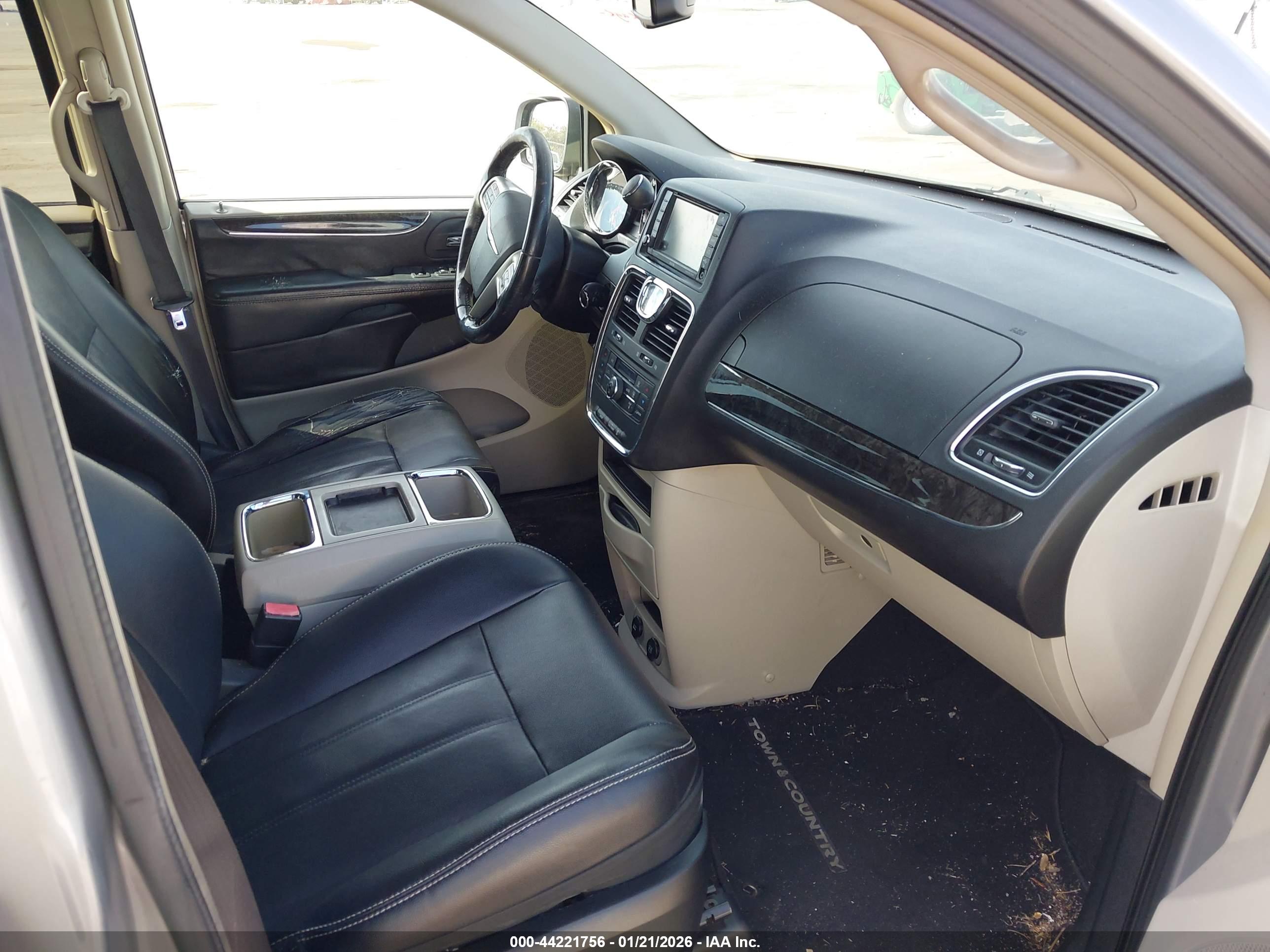 CHRYSLER TOWN image 5