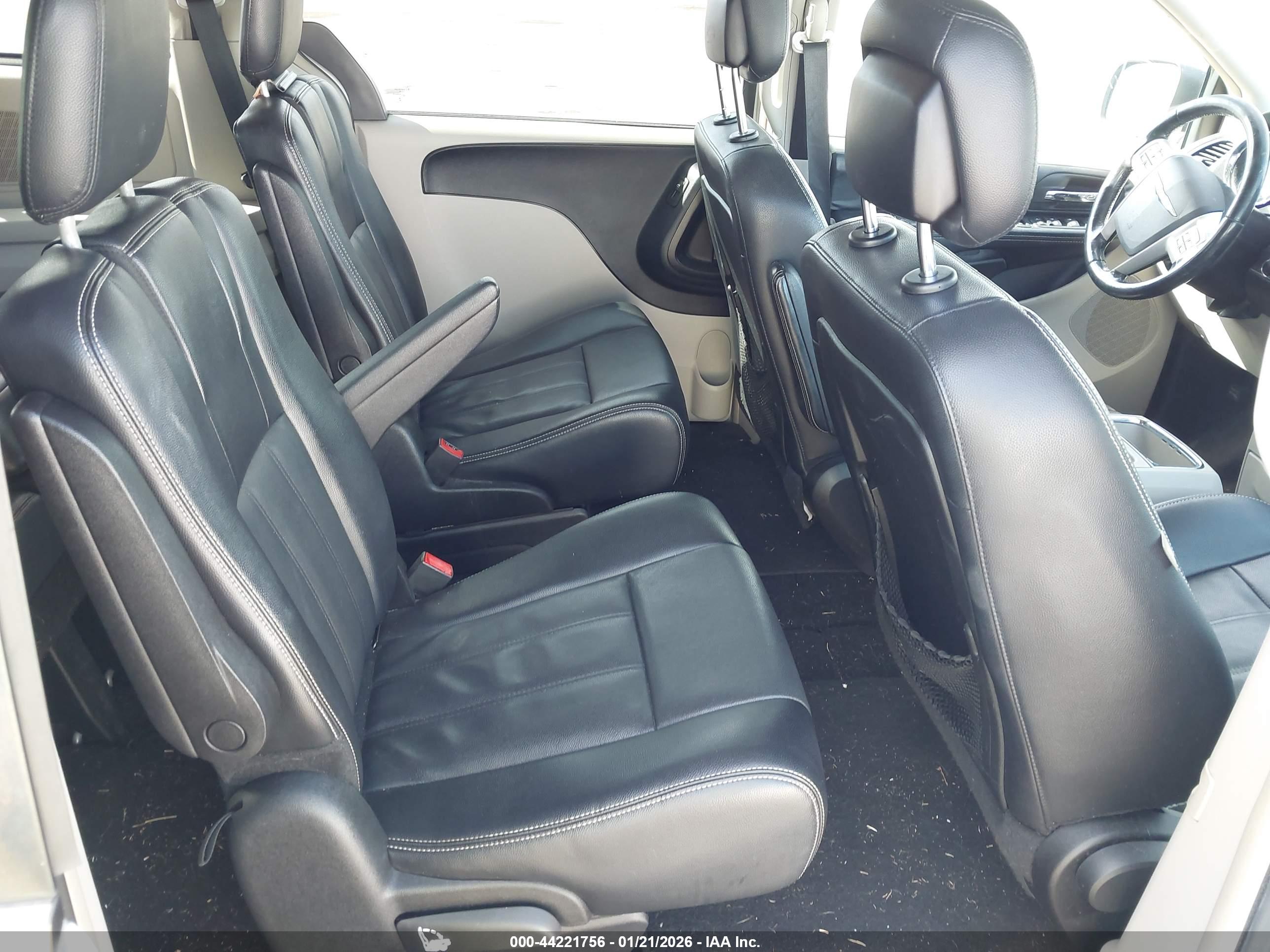 CHRYSLER TOWN image 8