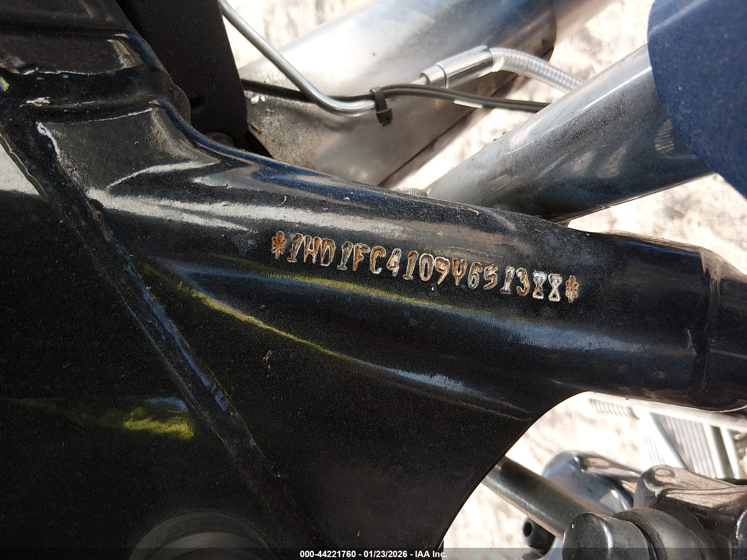 HARLEY-DAVIDSON FLHTCU image 10