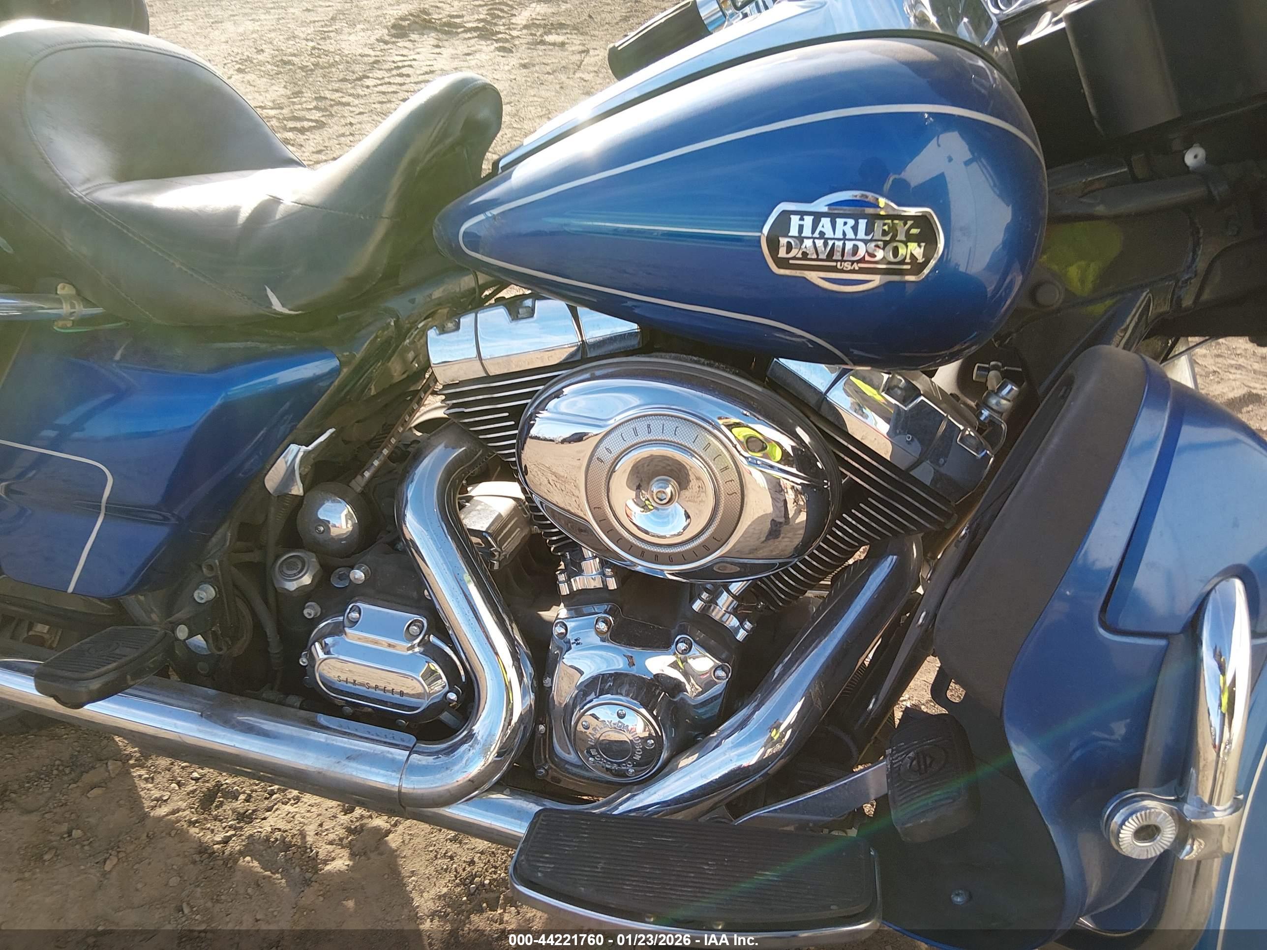 HARLEY-DAVIDSON FLHTCU image 8