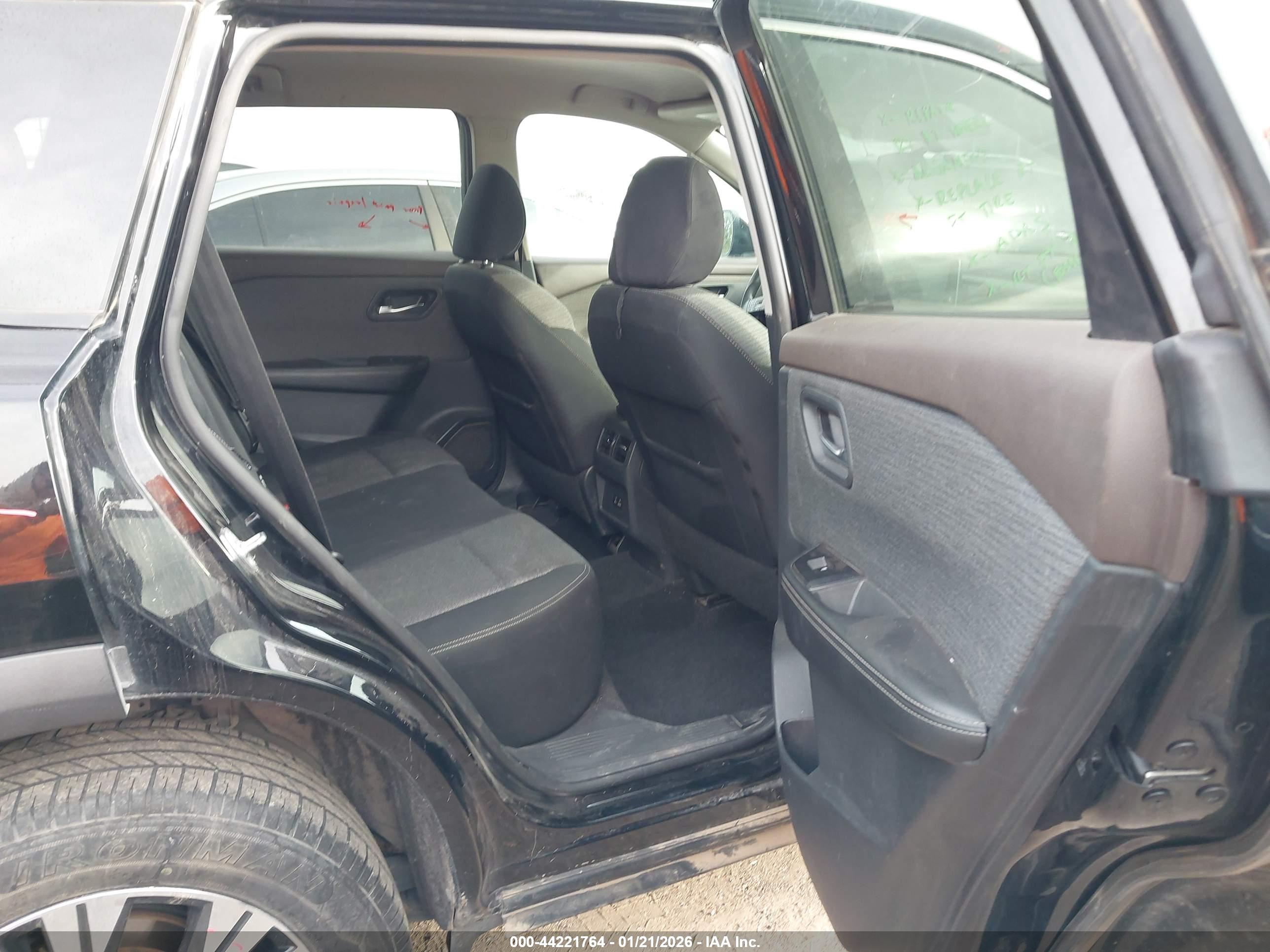 NISSAN ROGUE image 8
