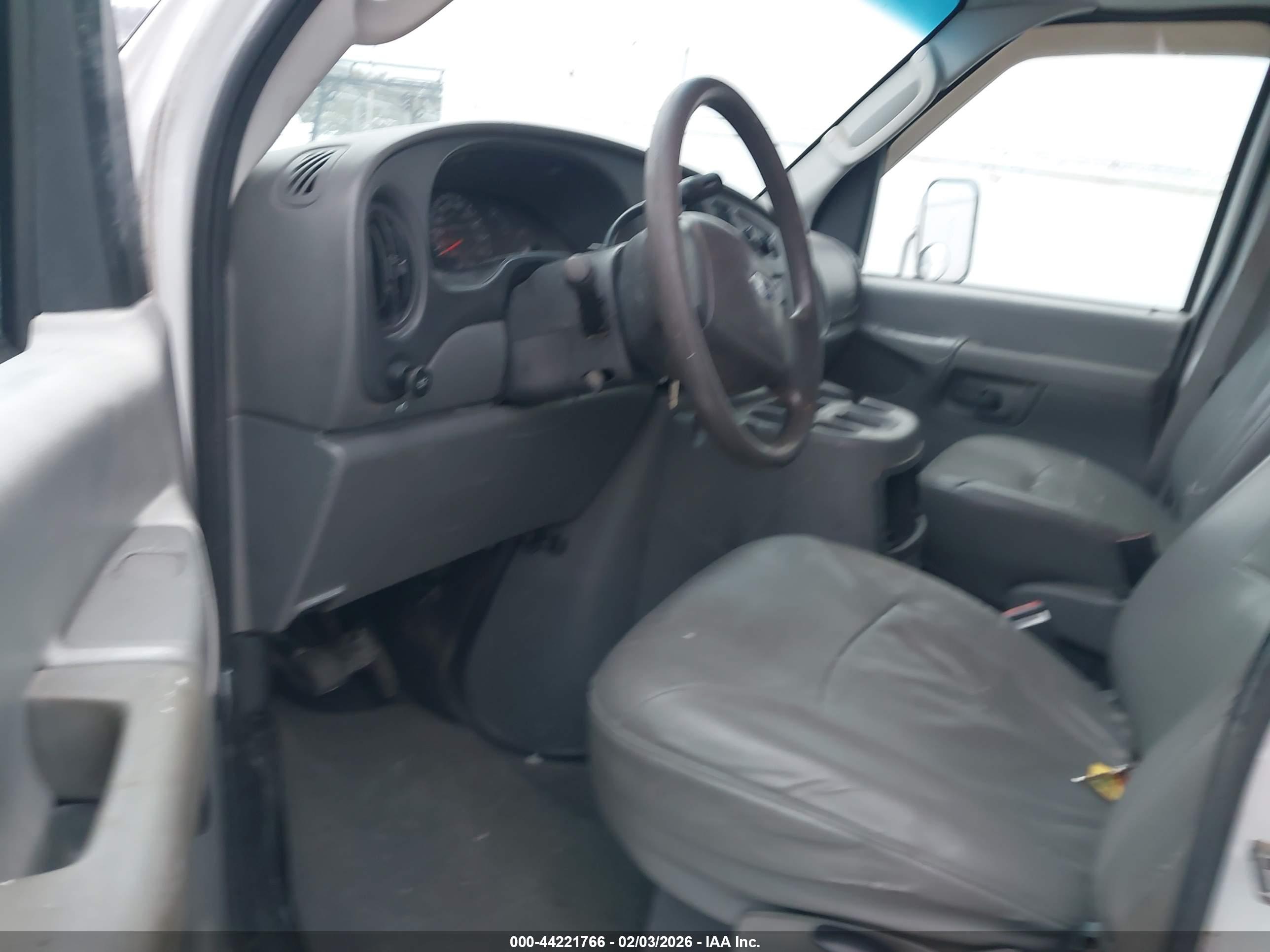 FORD E-350 image 8