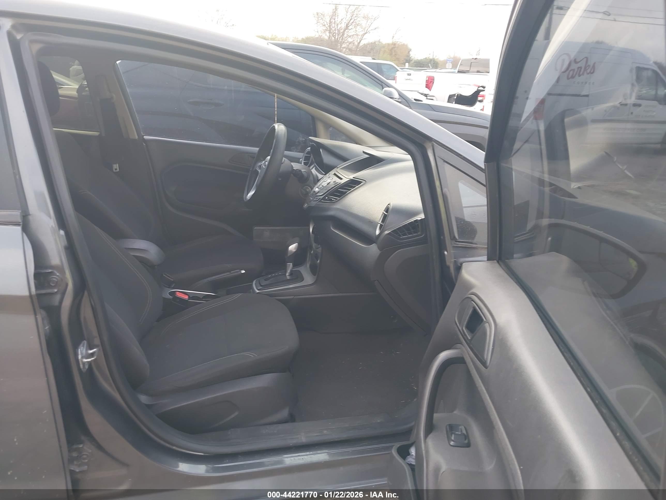 FORD FIESTA image 5