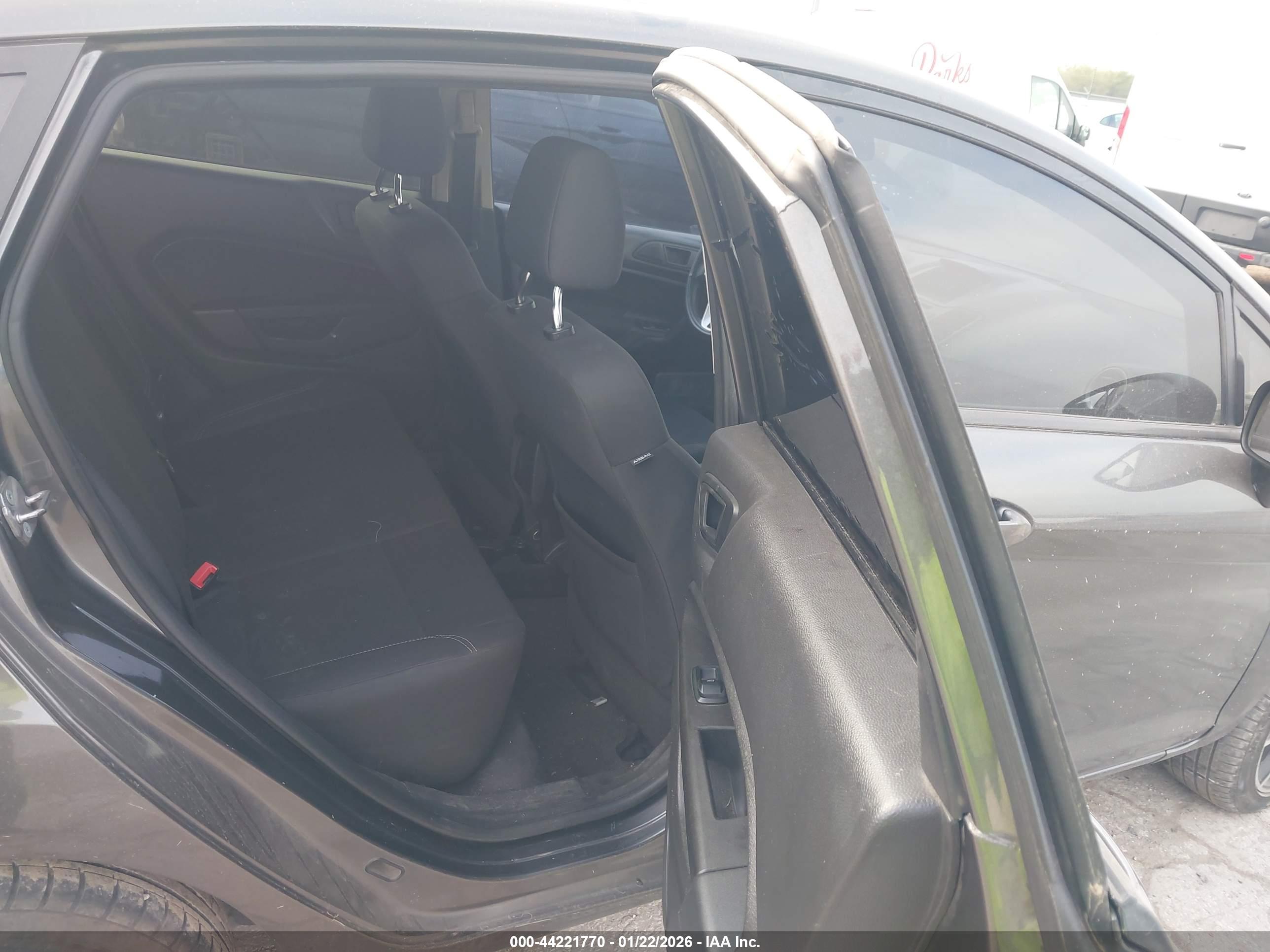 FORD FIESTA image 8