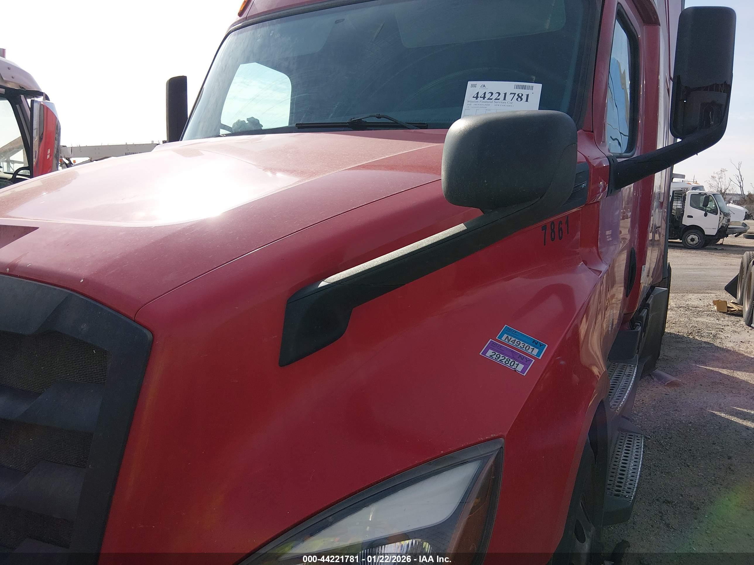 FREIGHTLINER NEW image 2