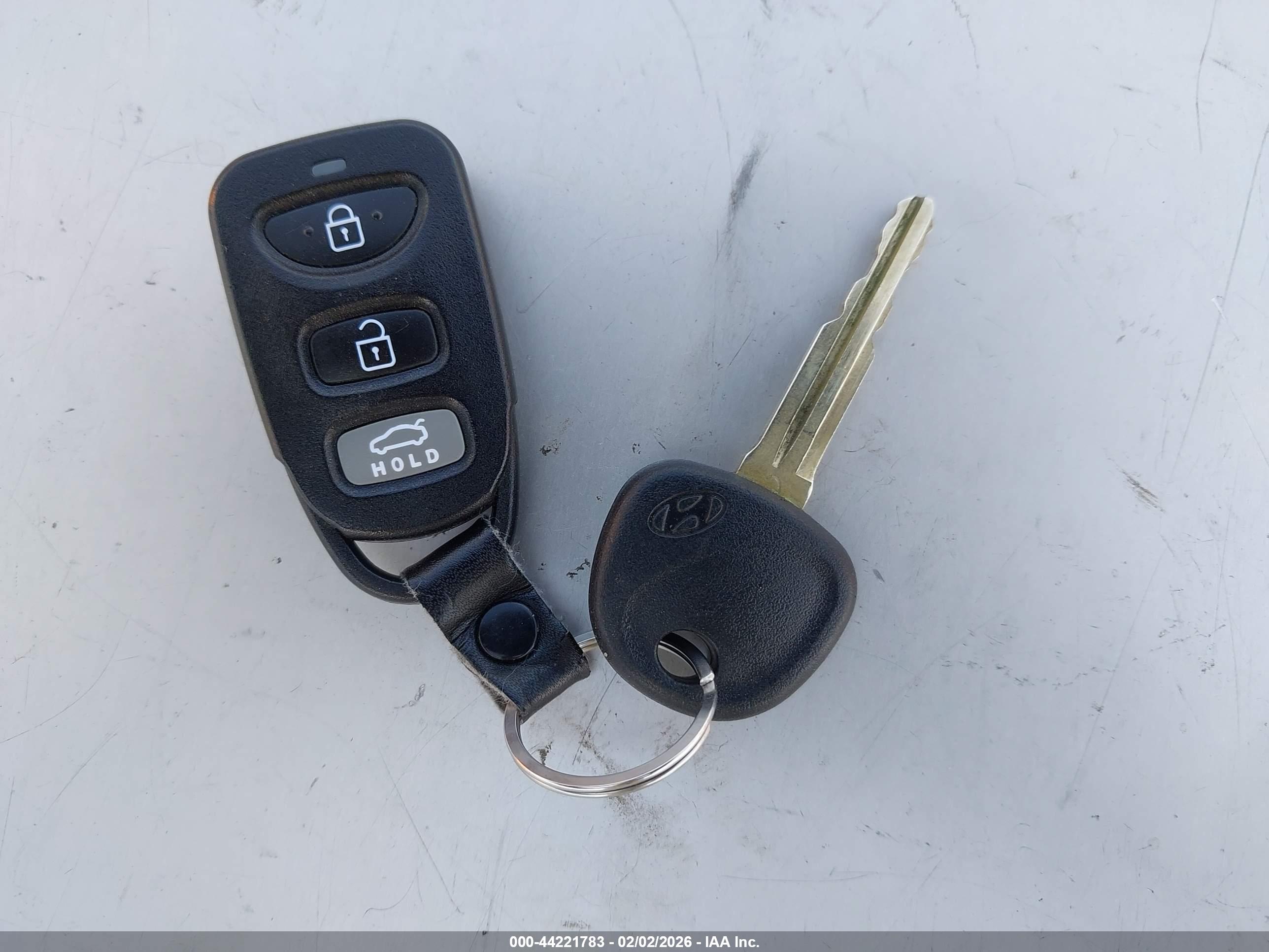 HYUNDAI ELANTRA image 11