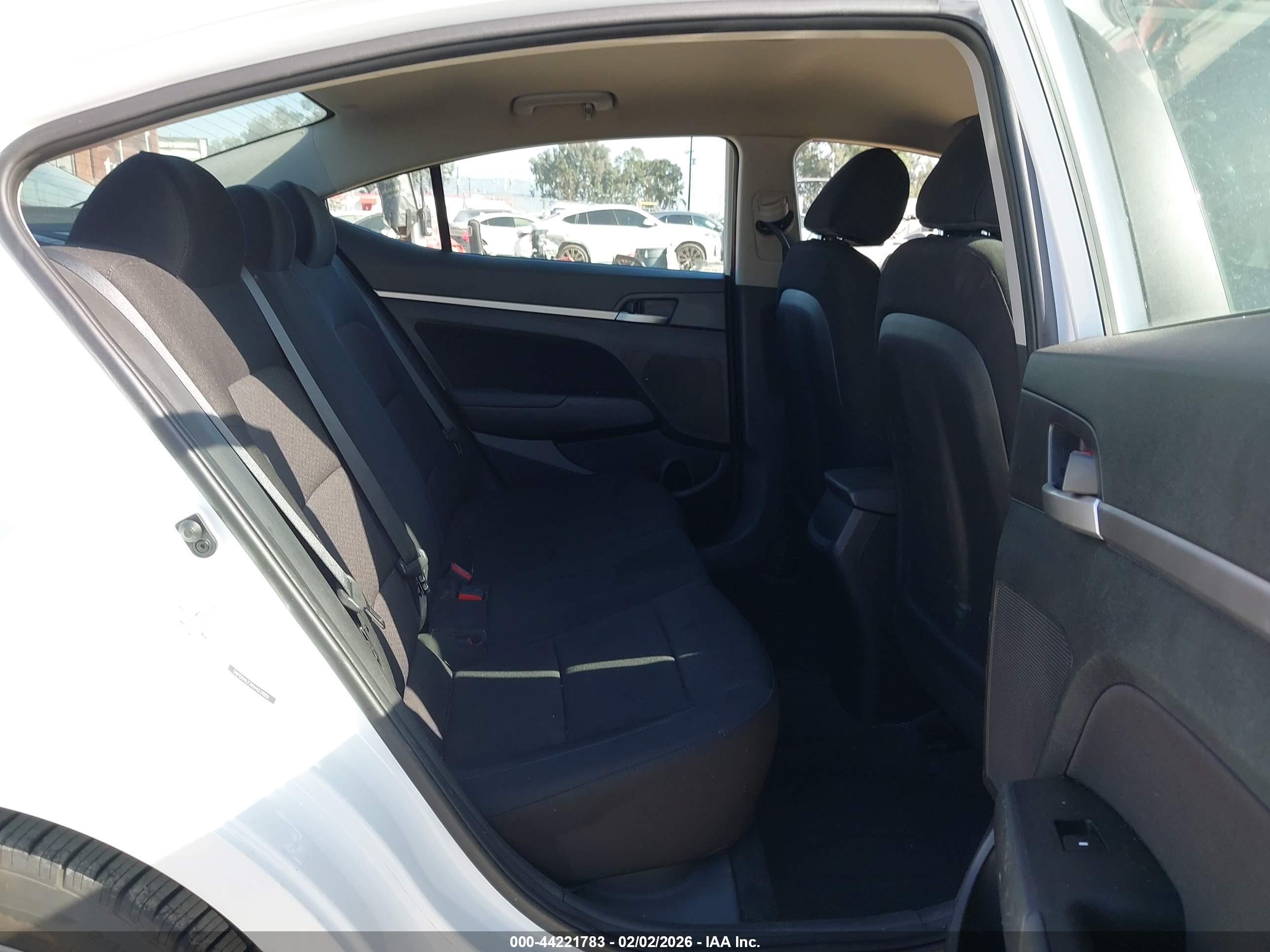HYUNDAI ELANTRA image 8