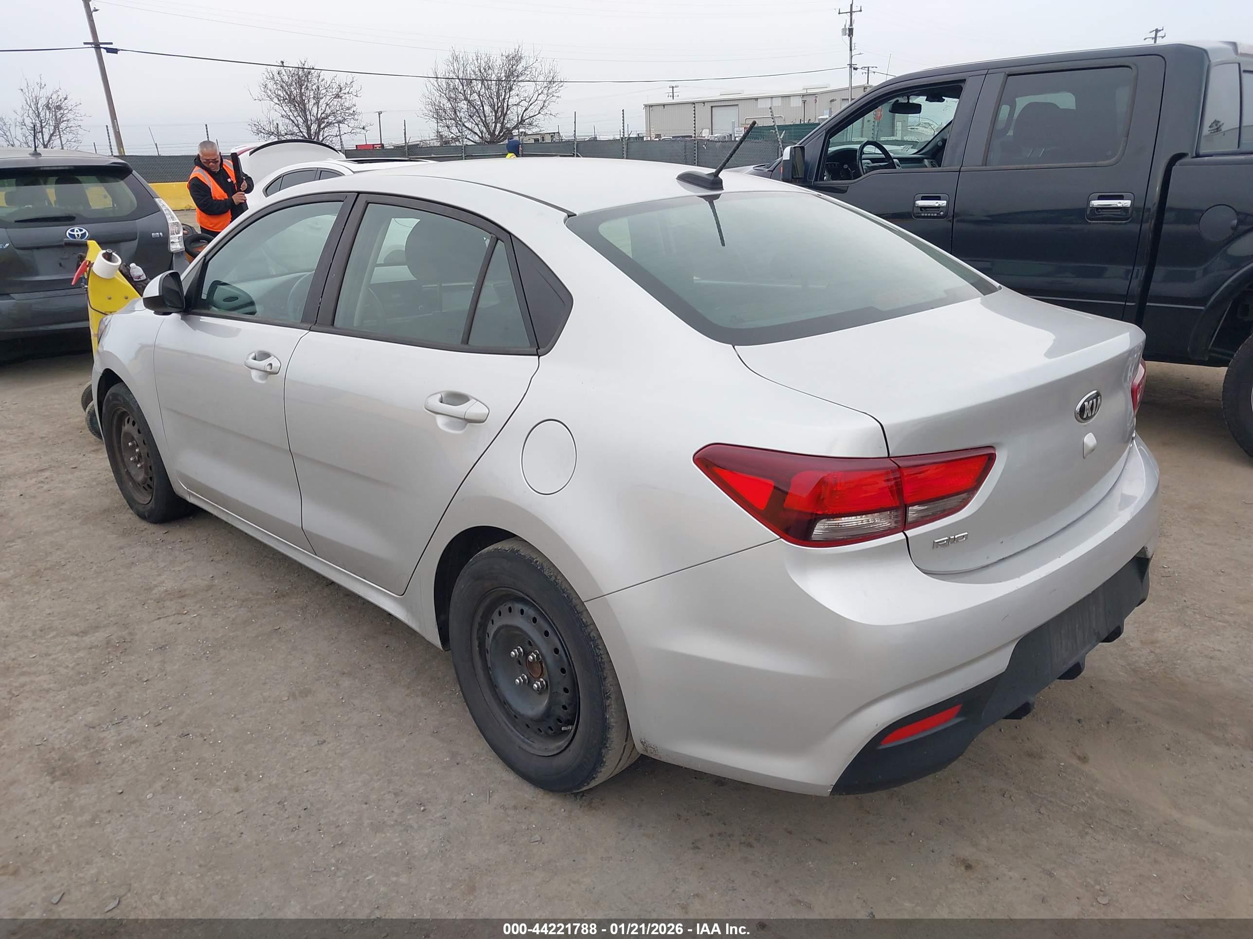 KIA RIO image 6