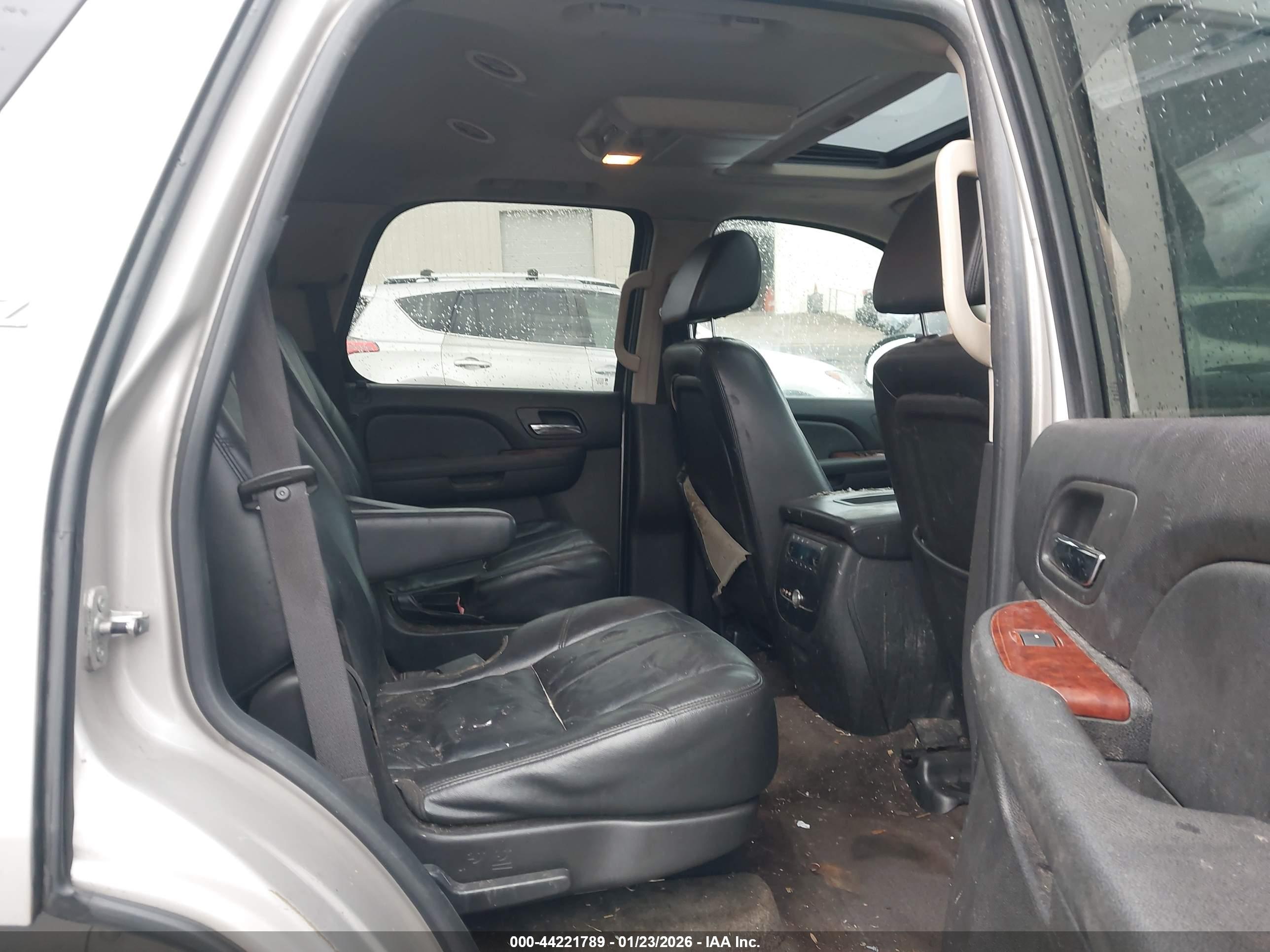 CHEVROLET TAHOE image 8
