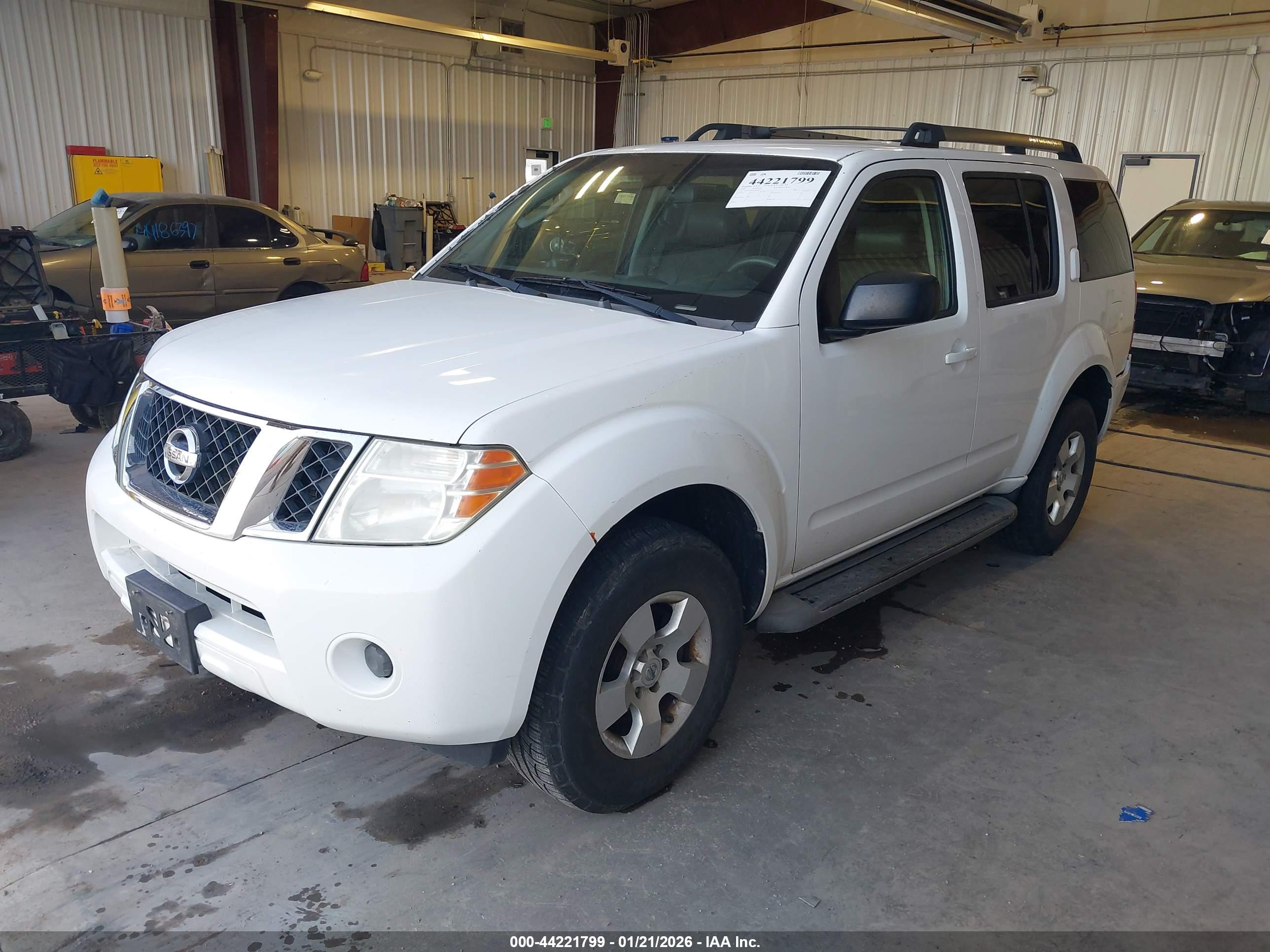 NISSAN PATHFINDER image 2