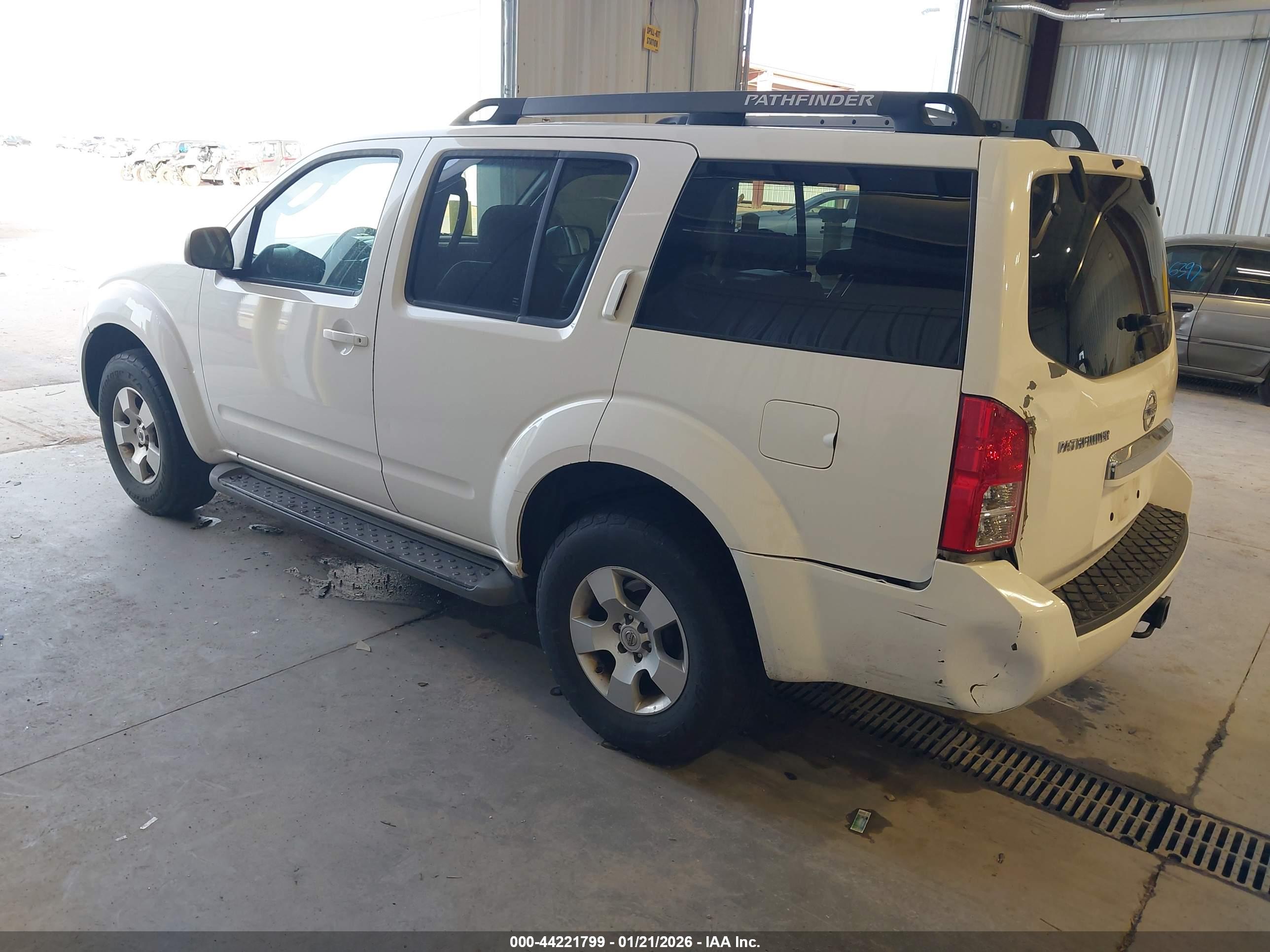 NISSAN PATHFINDER image 3