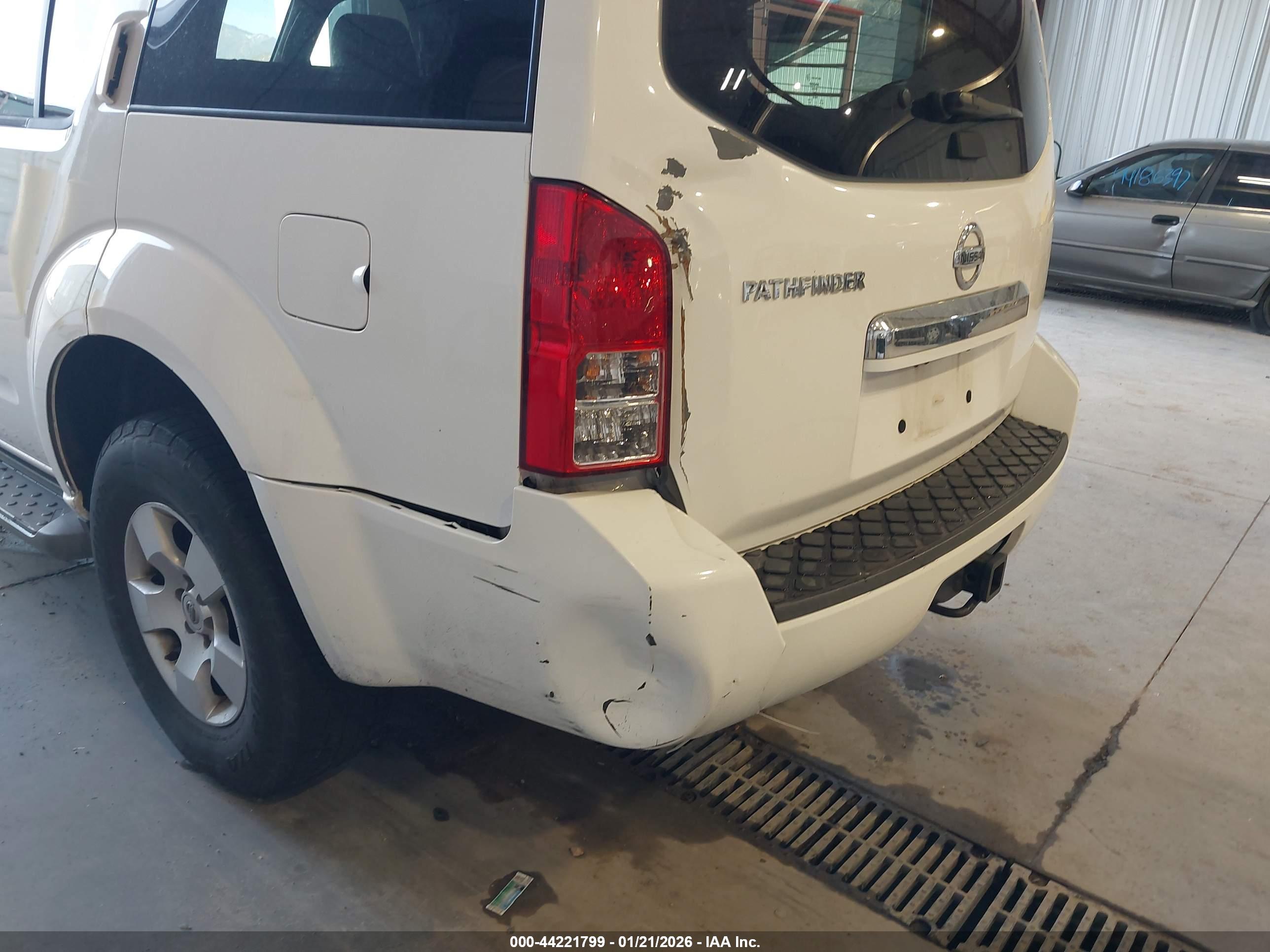 NISSAN PATHFINDER image 6