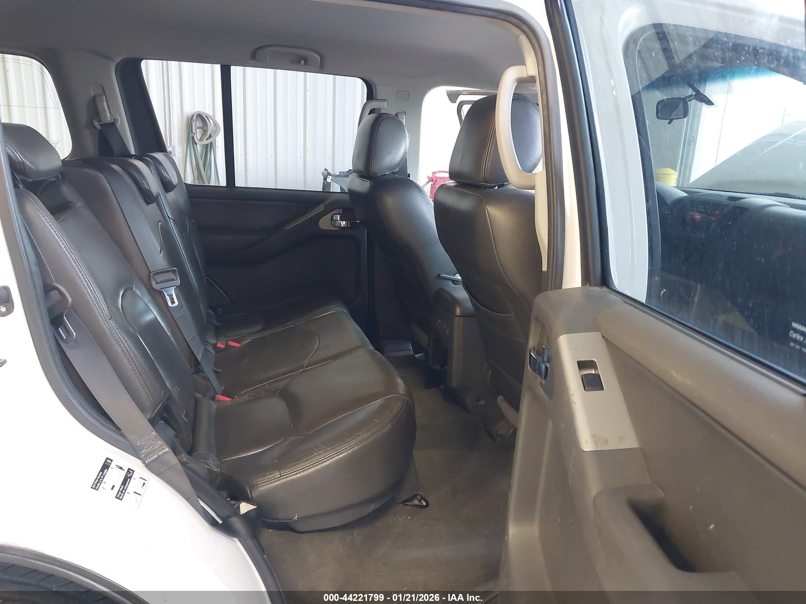 NISSAN PATHFINDER image 8