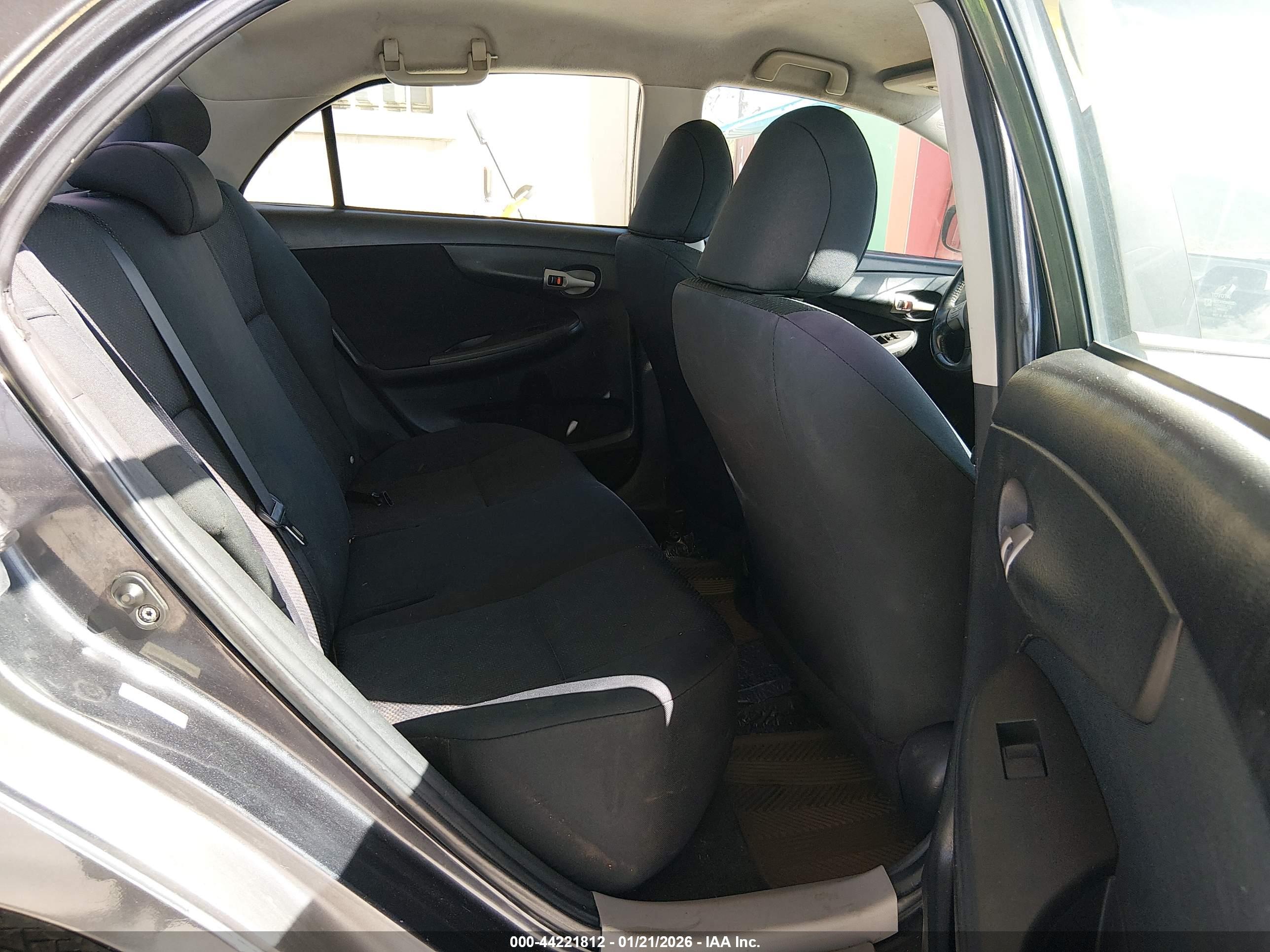 TOYOTA COROLLA image 8