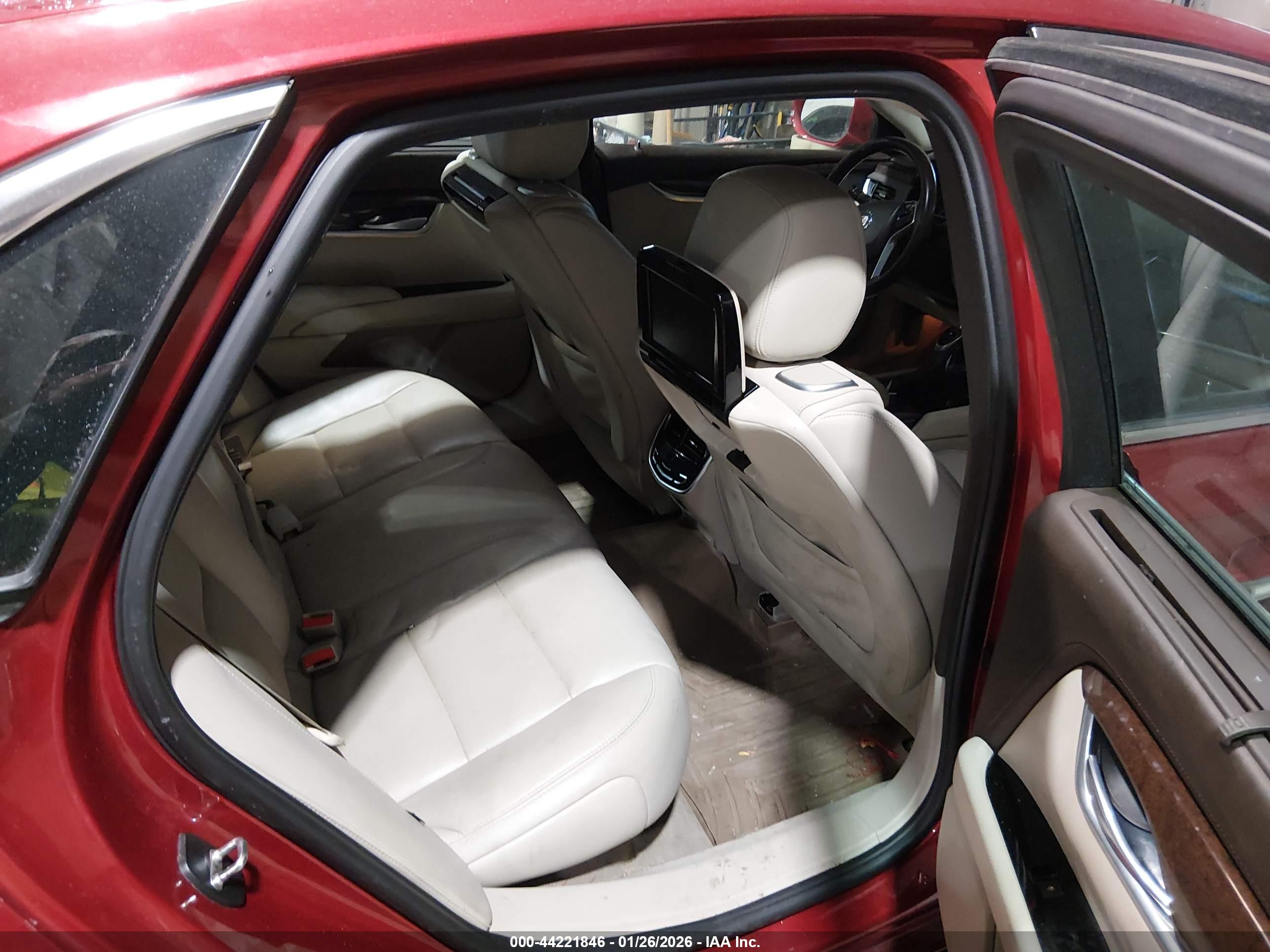 CADILLAC XTS image 8