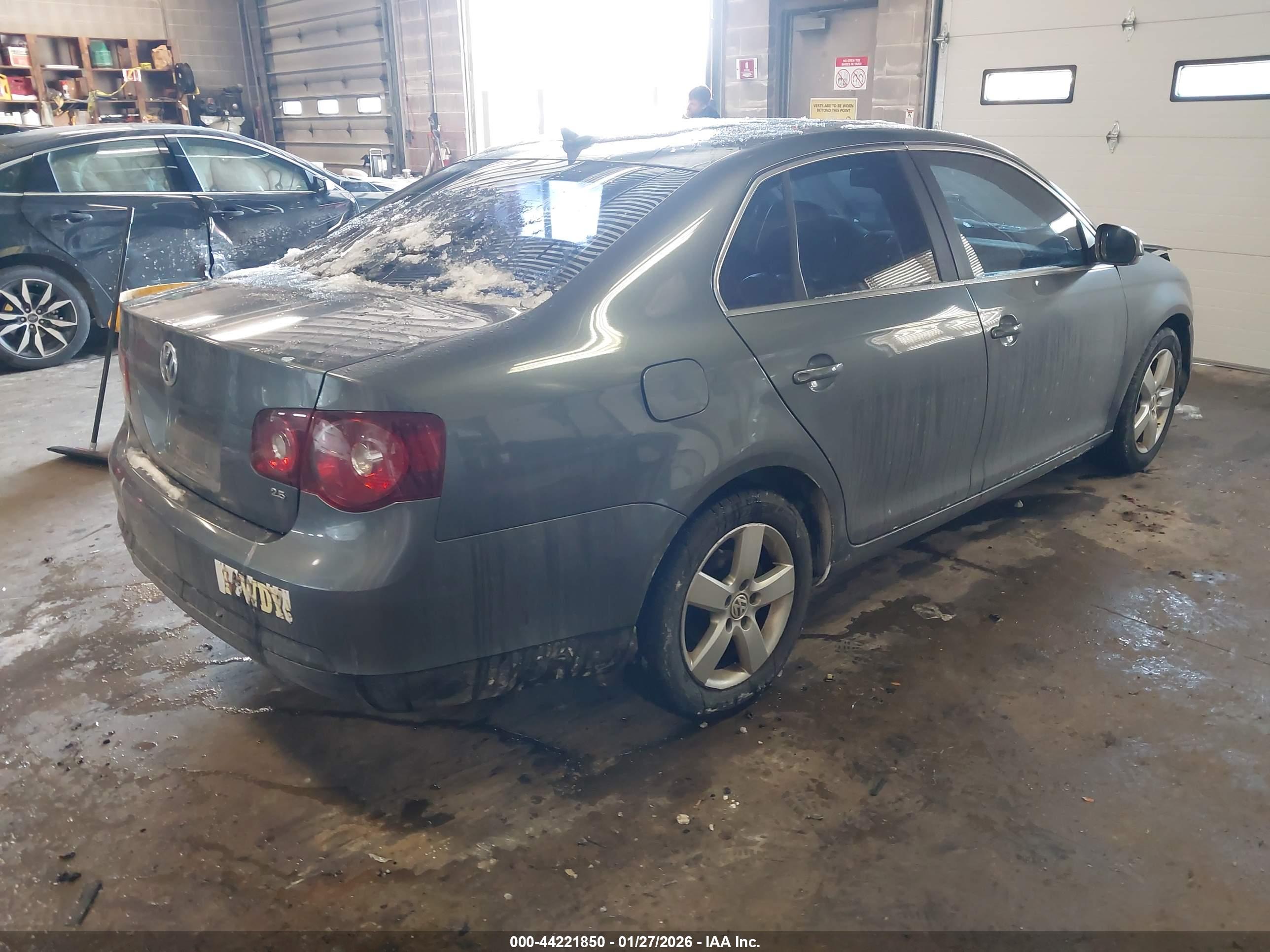 VOLKSWAGEN JETTA image 4