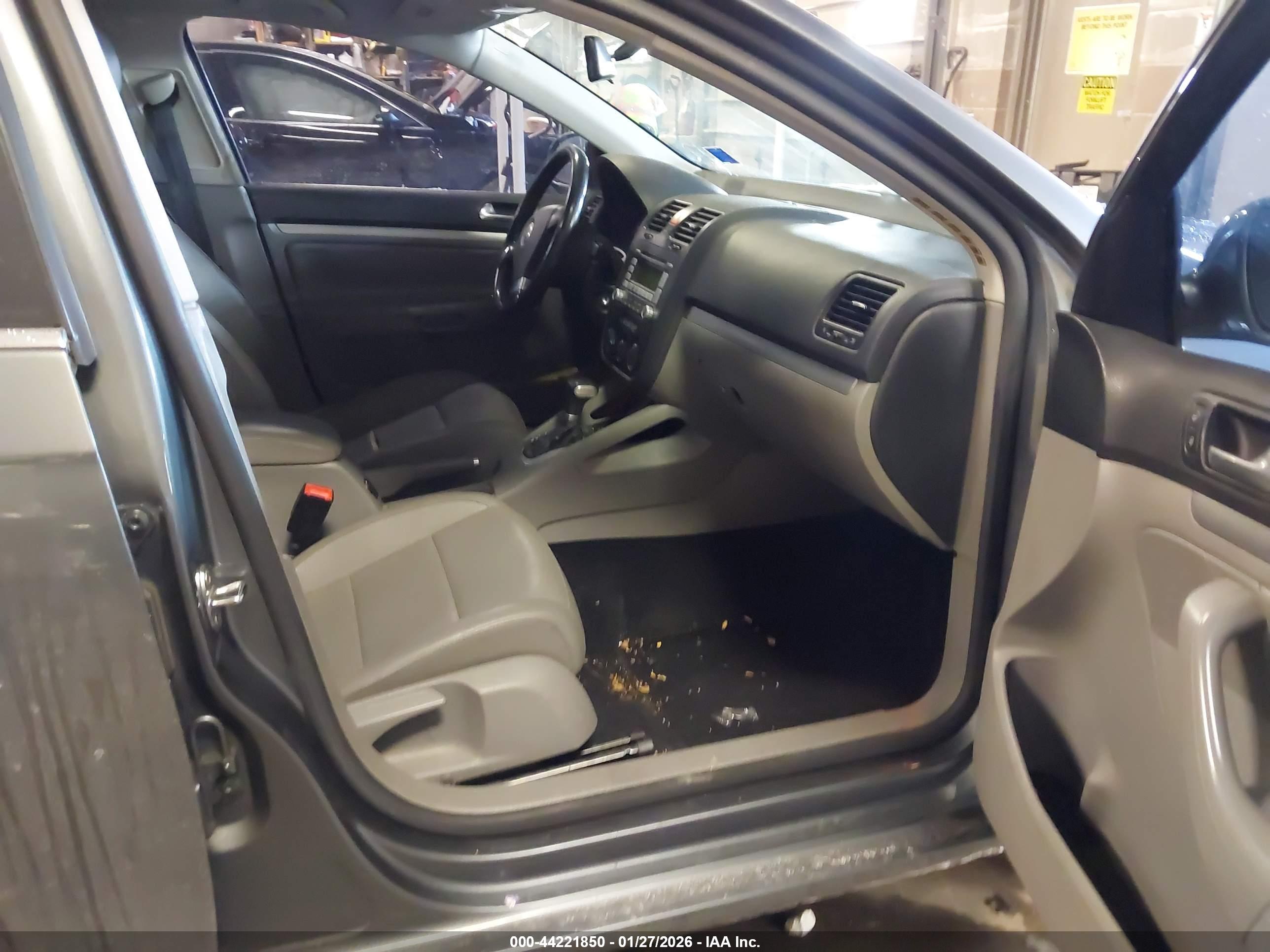 VOLKSWAGEN JETTA image 5