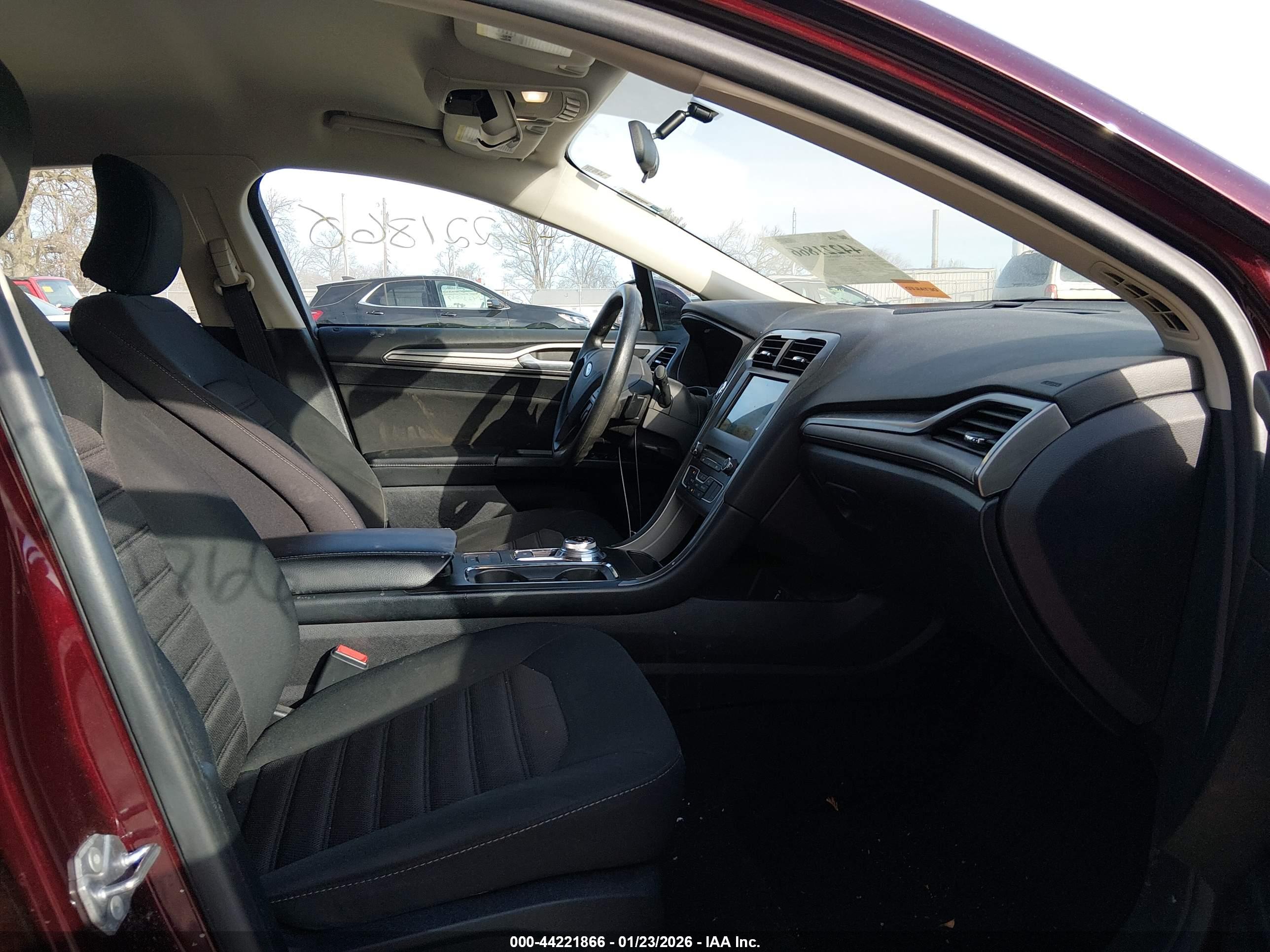 FORD FUSION image 5