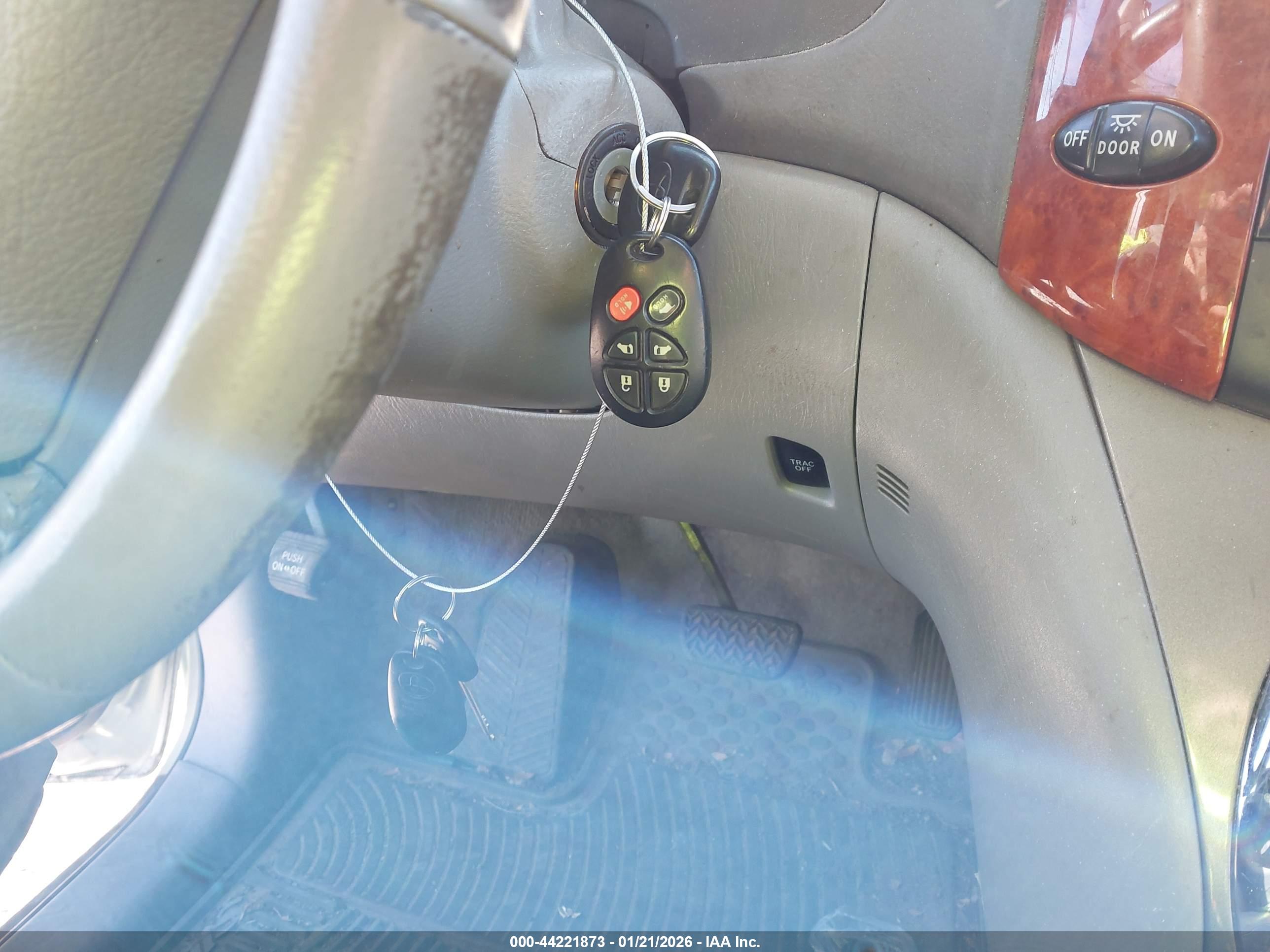 TOYOTA SIENNA image 11