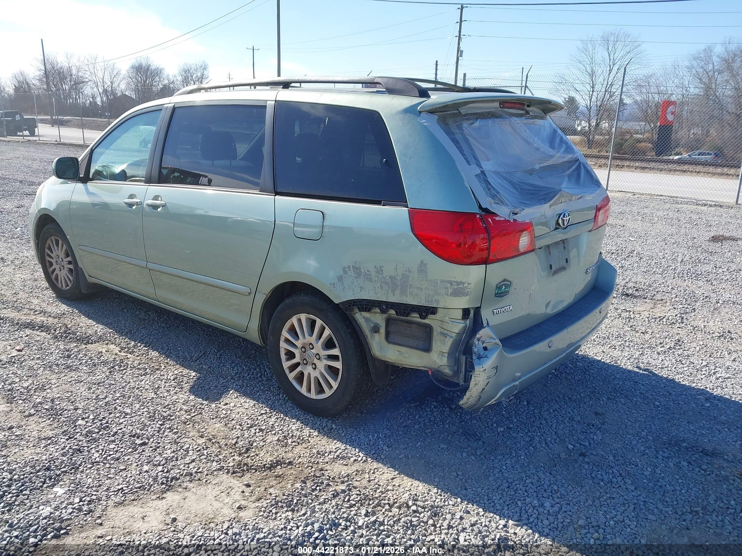 TOYOTA SIENNA image 3