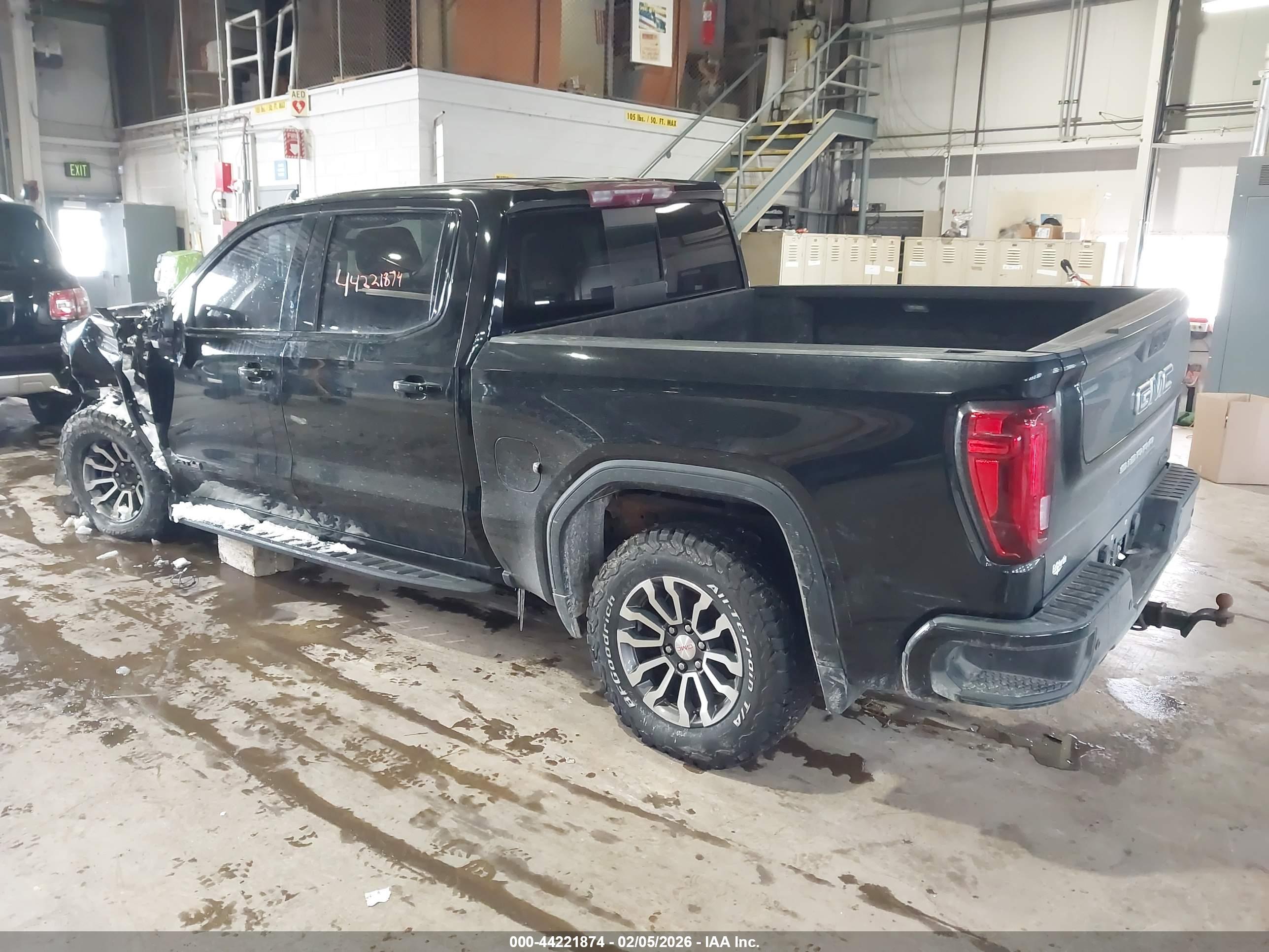 GMC SIERRA image 3