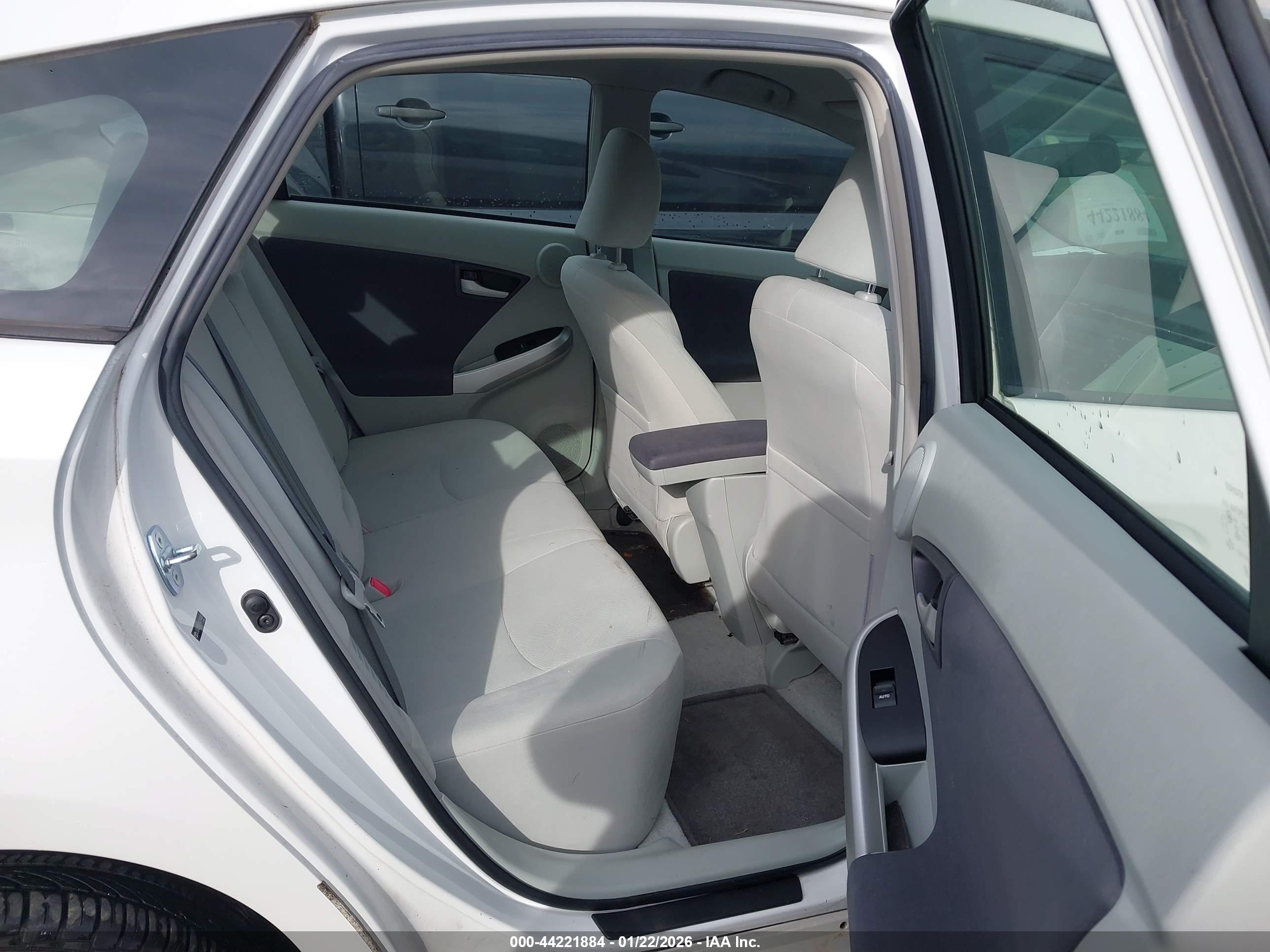 TOYOTA PRIUS image 8