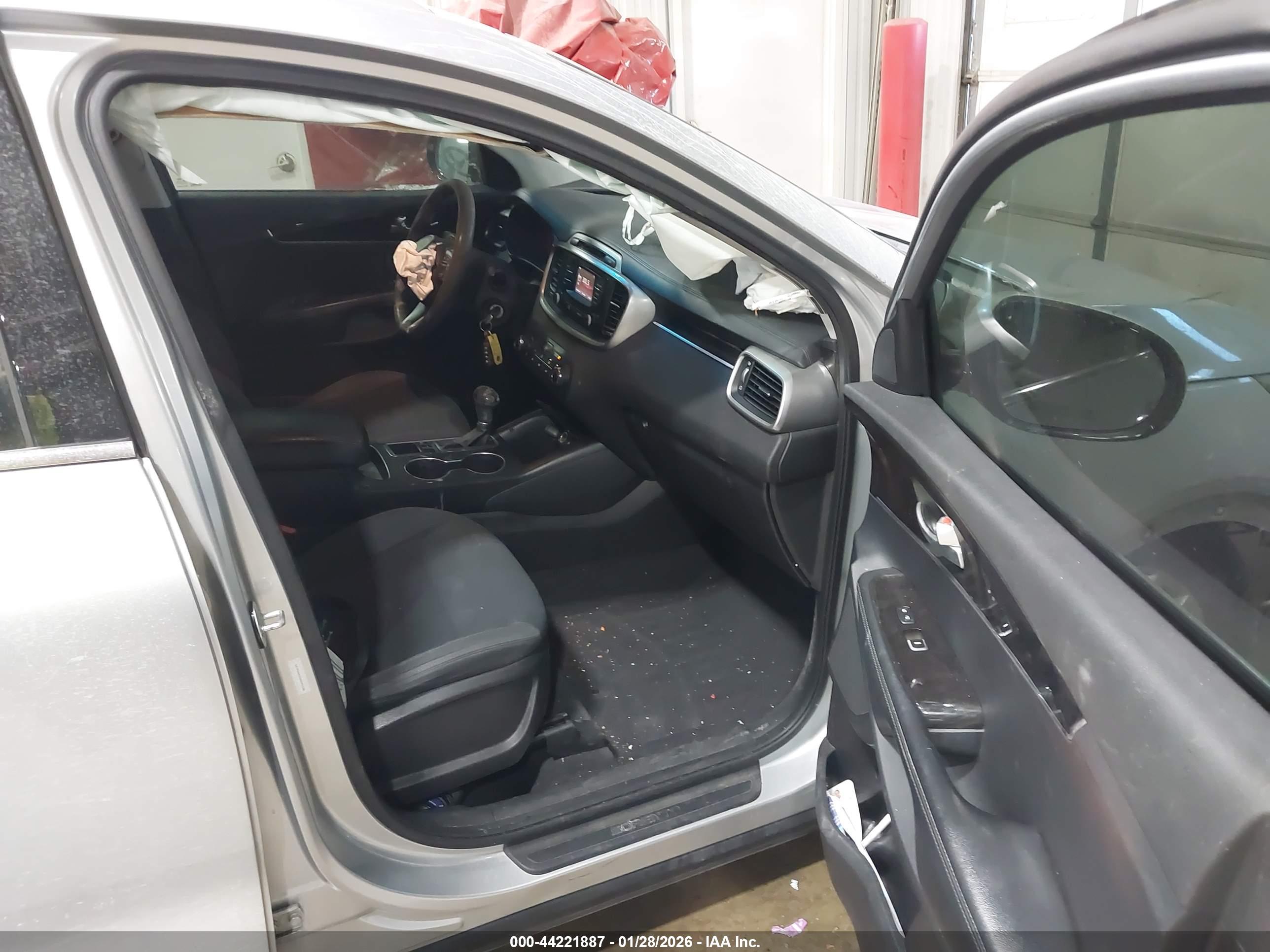 KIA SORENTO image 5