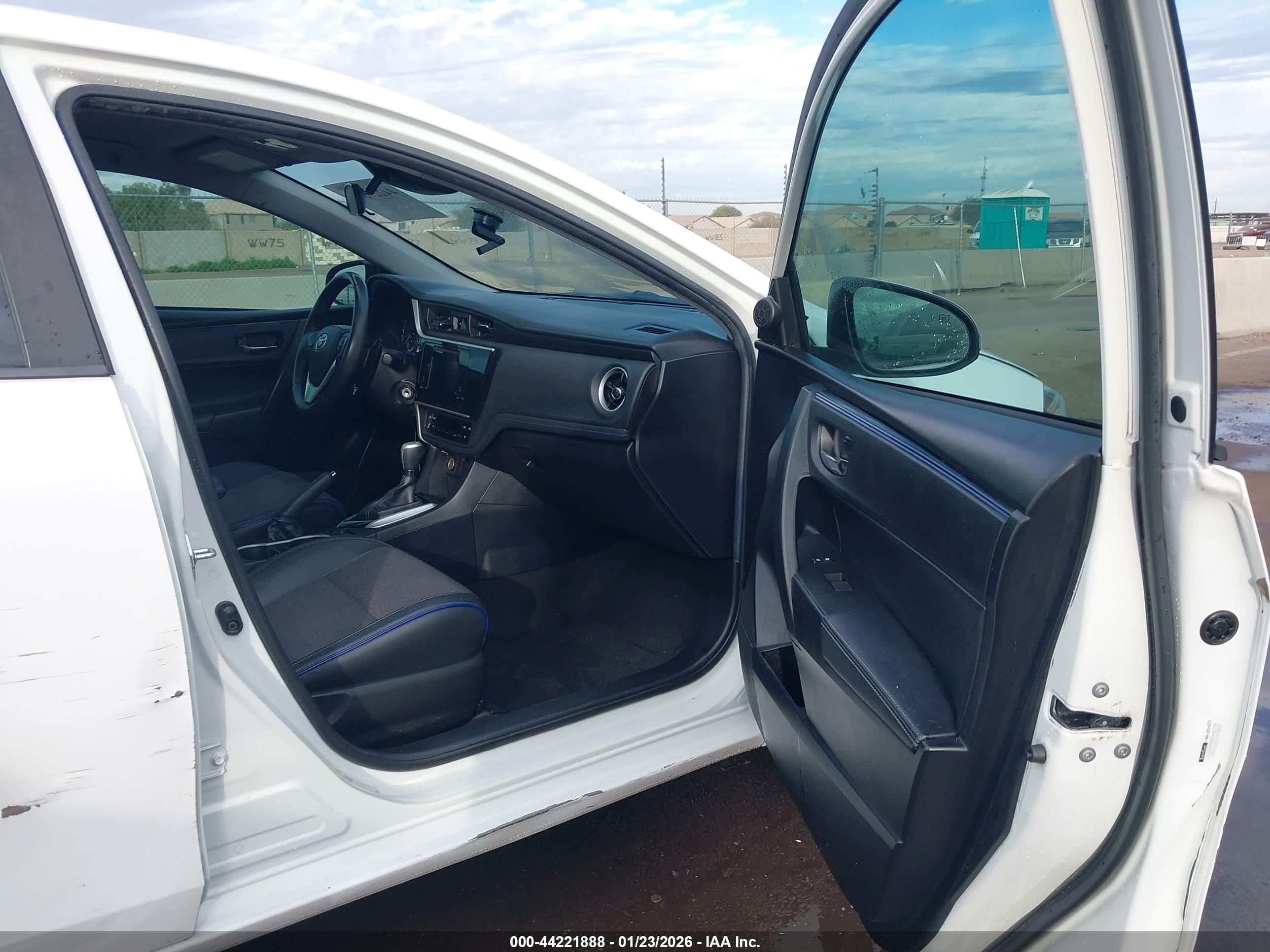 TOYOTA COROLLA image 5