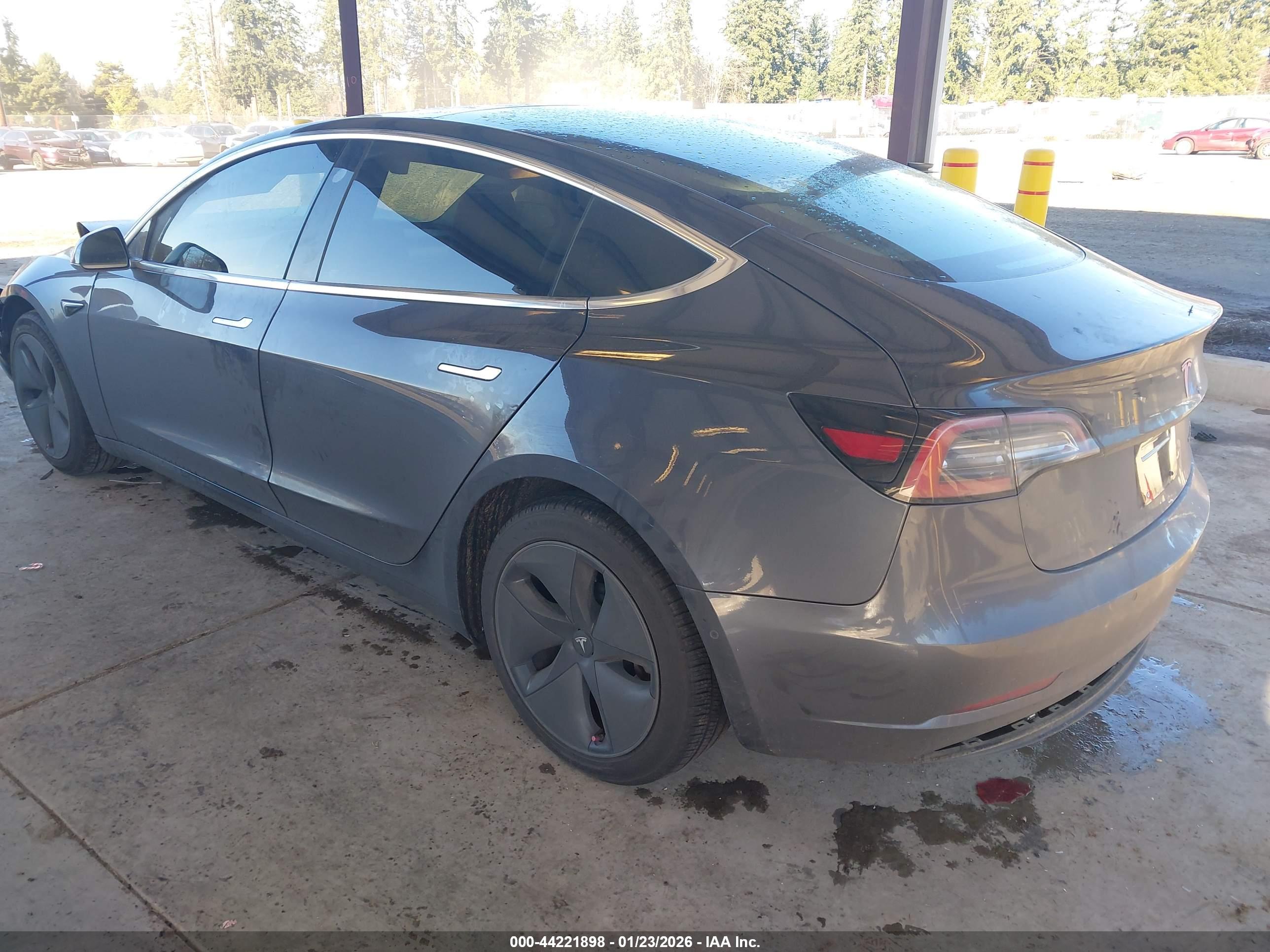 TESLA MODEL image 3