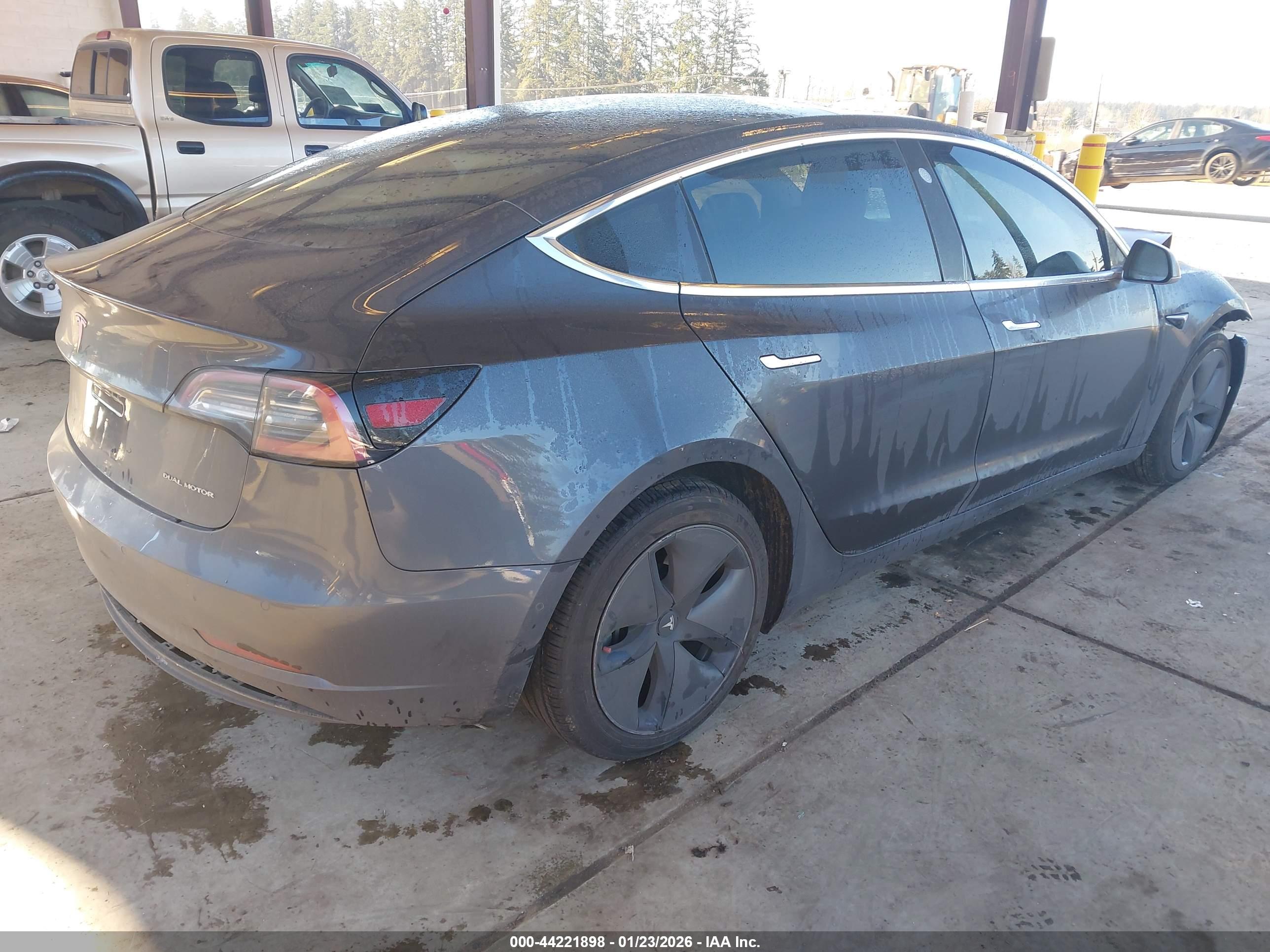 TESLA MODEL image 4