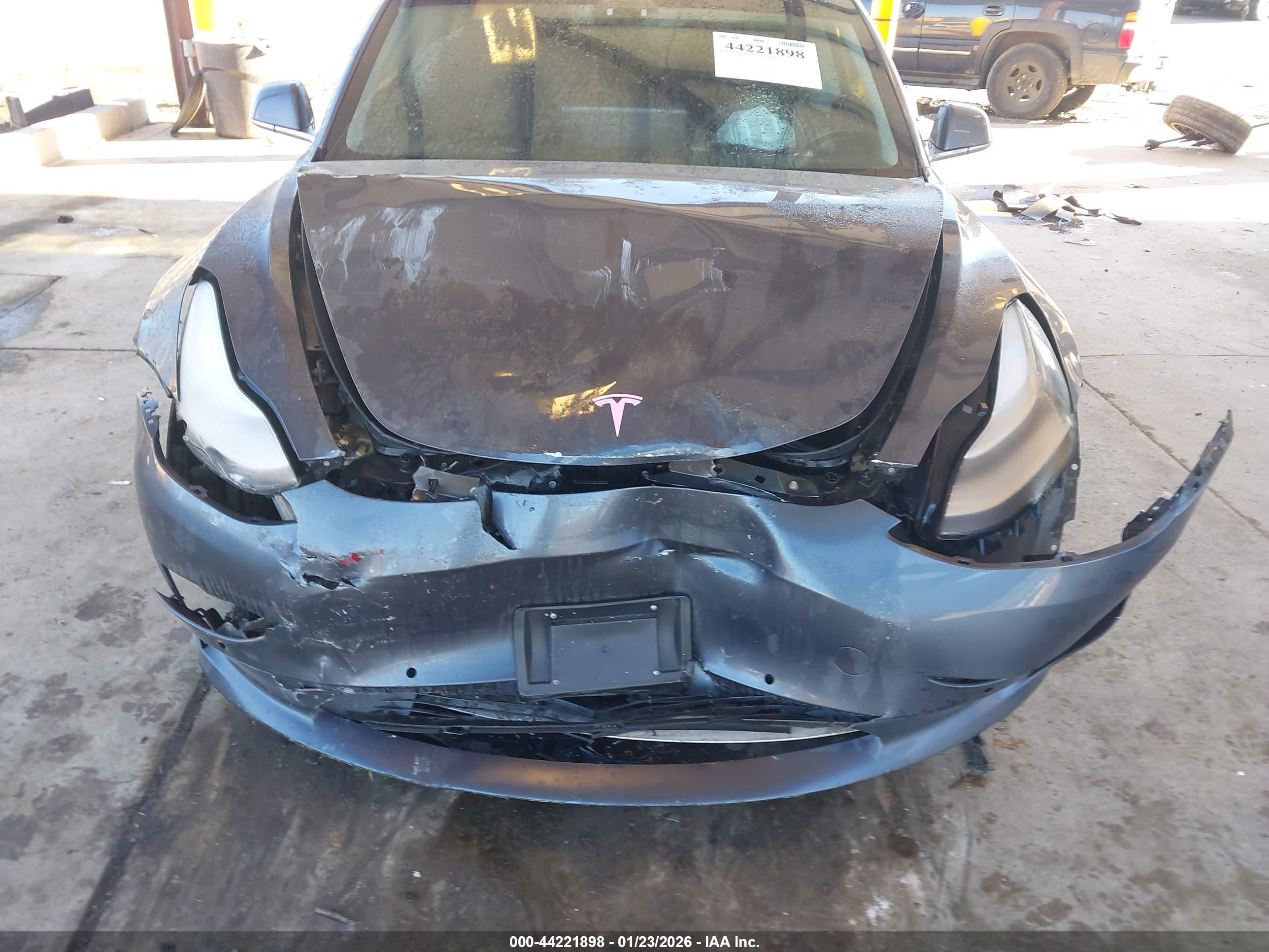 TESLA MODEL image 6