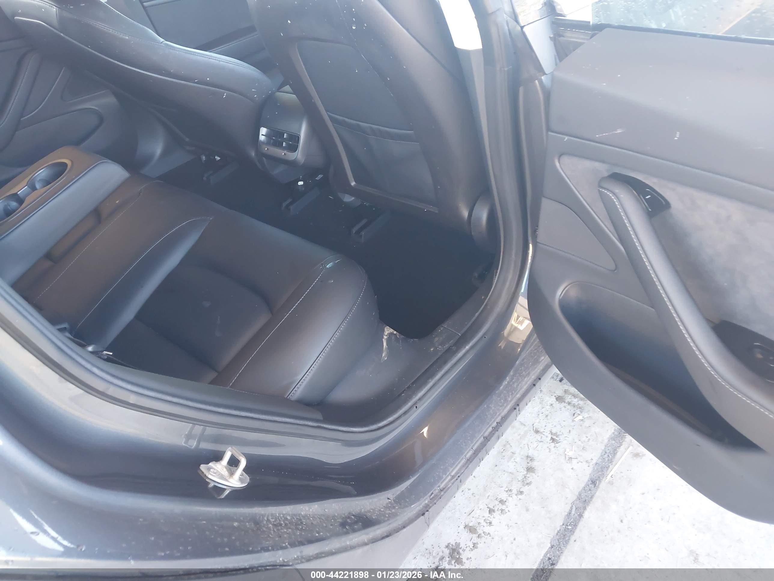 TESLA MODEL image 8