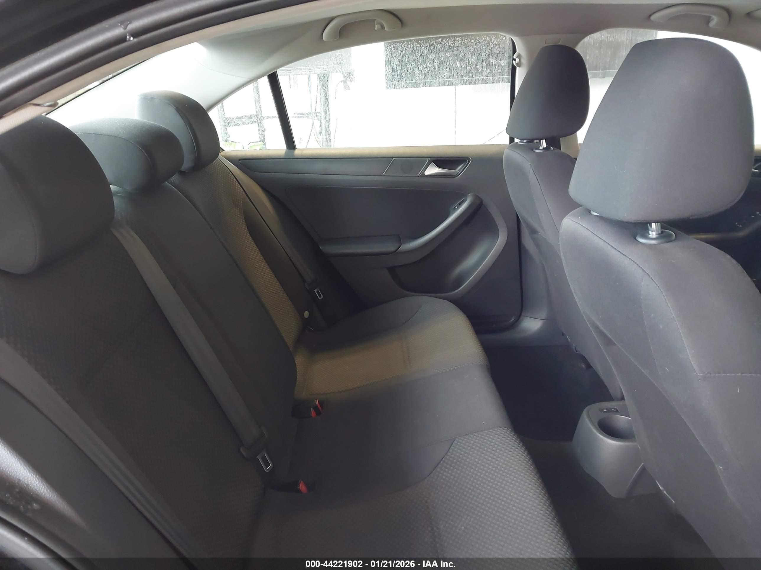 VOLKSWAGEN JETTA image 8