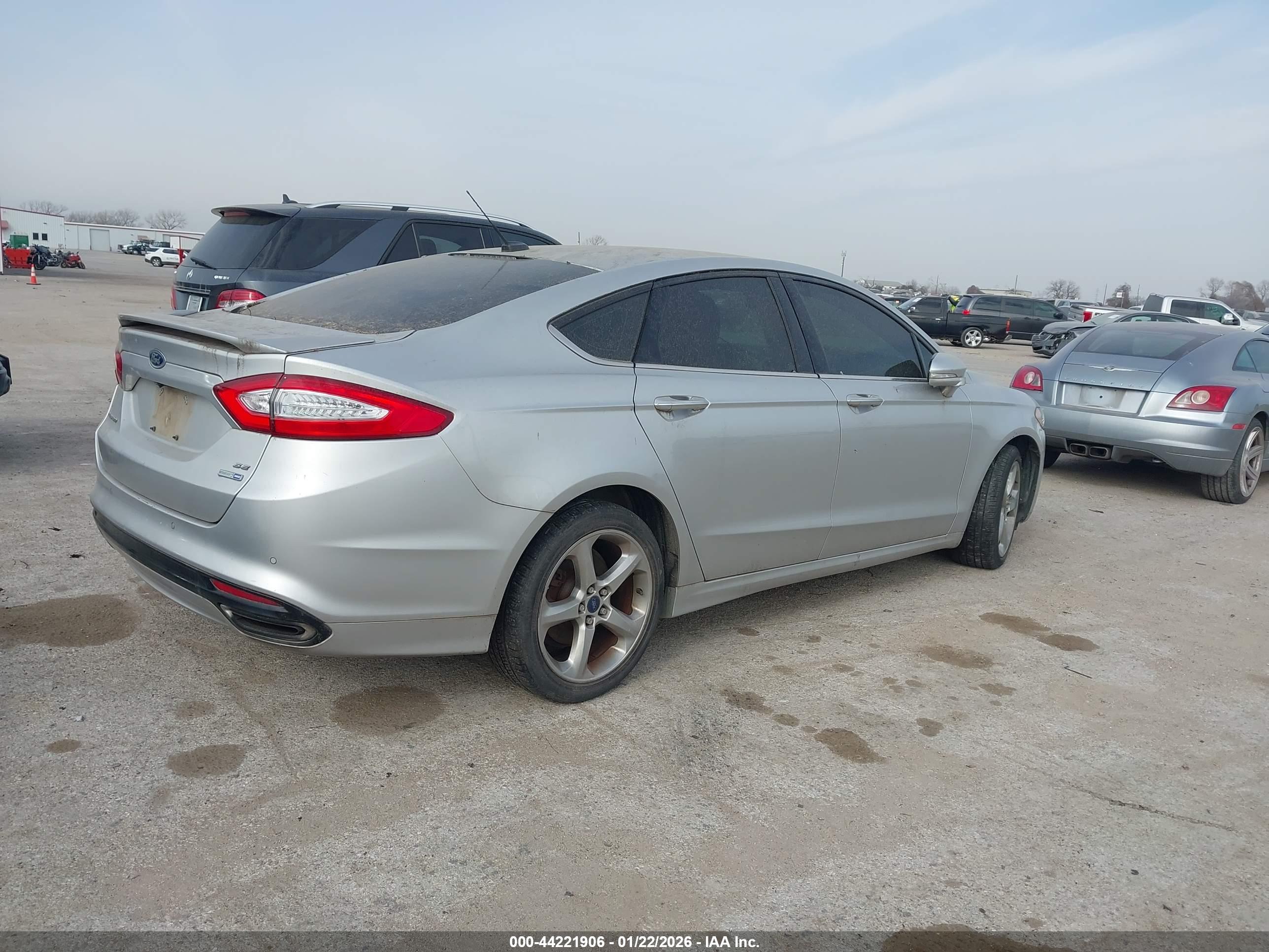 FORD FUSION image 4