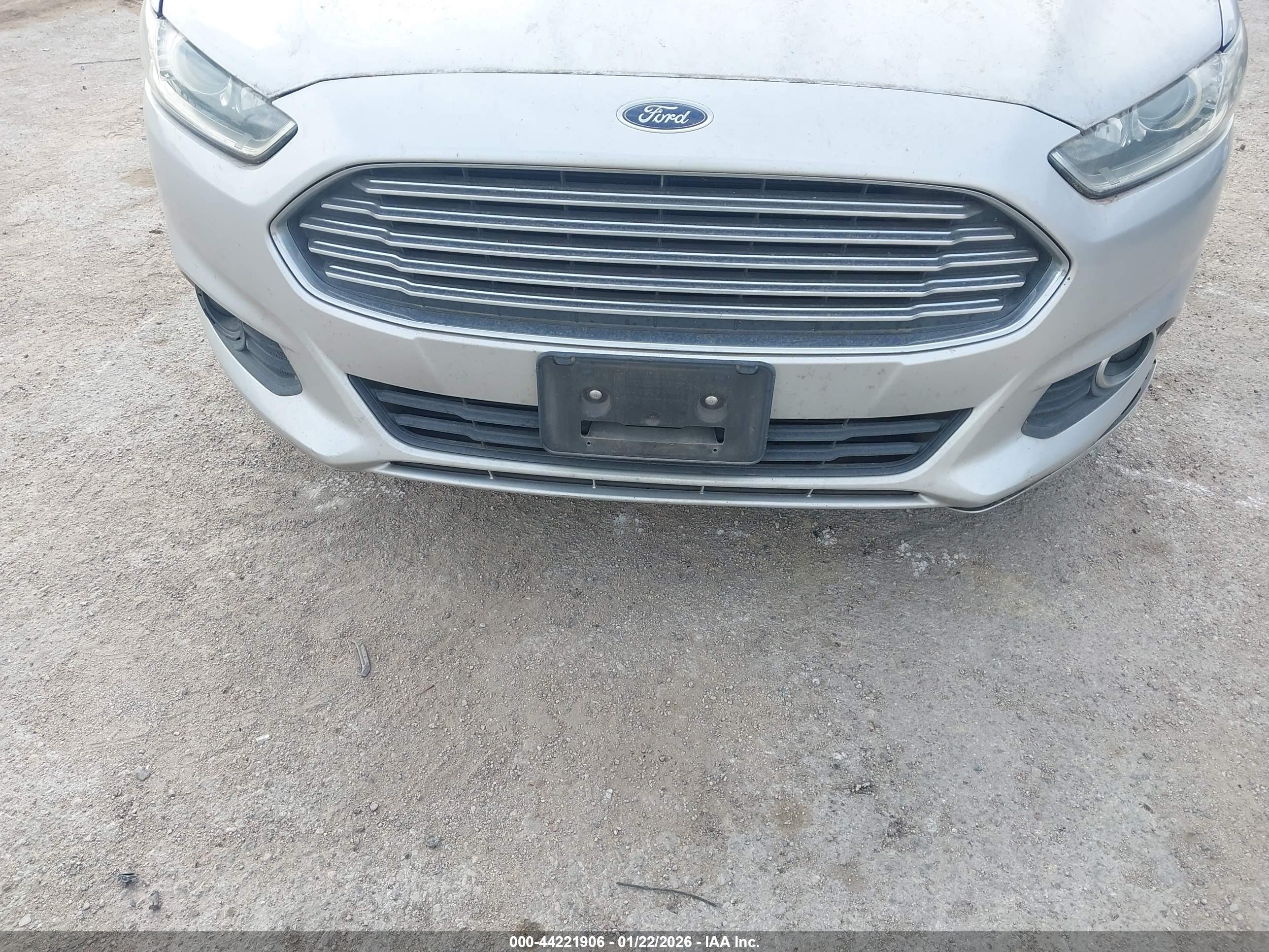 FORD FUSION image 6