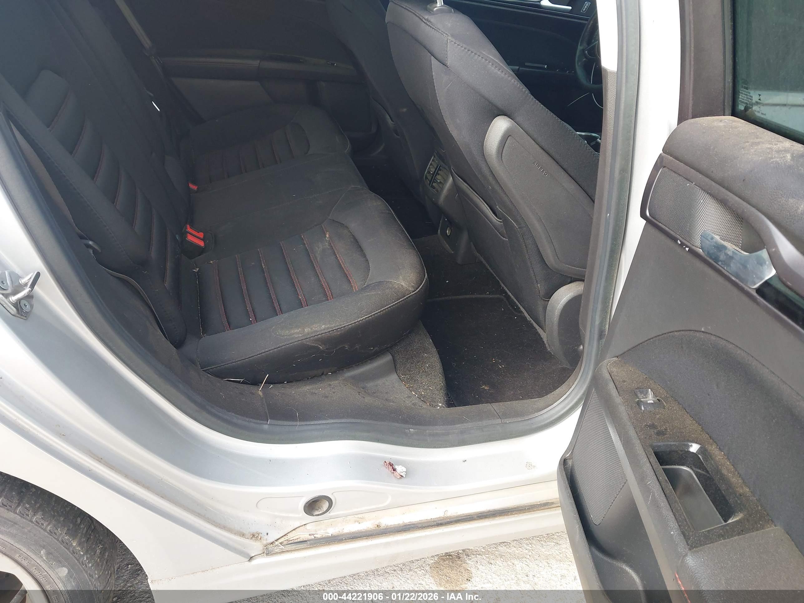 FORD FUSION image 8