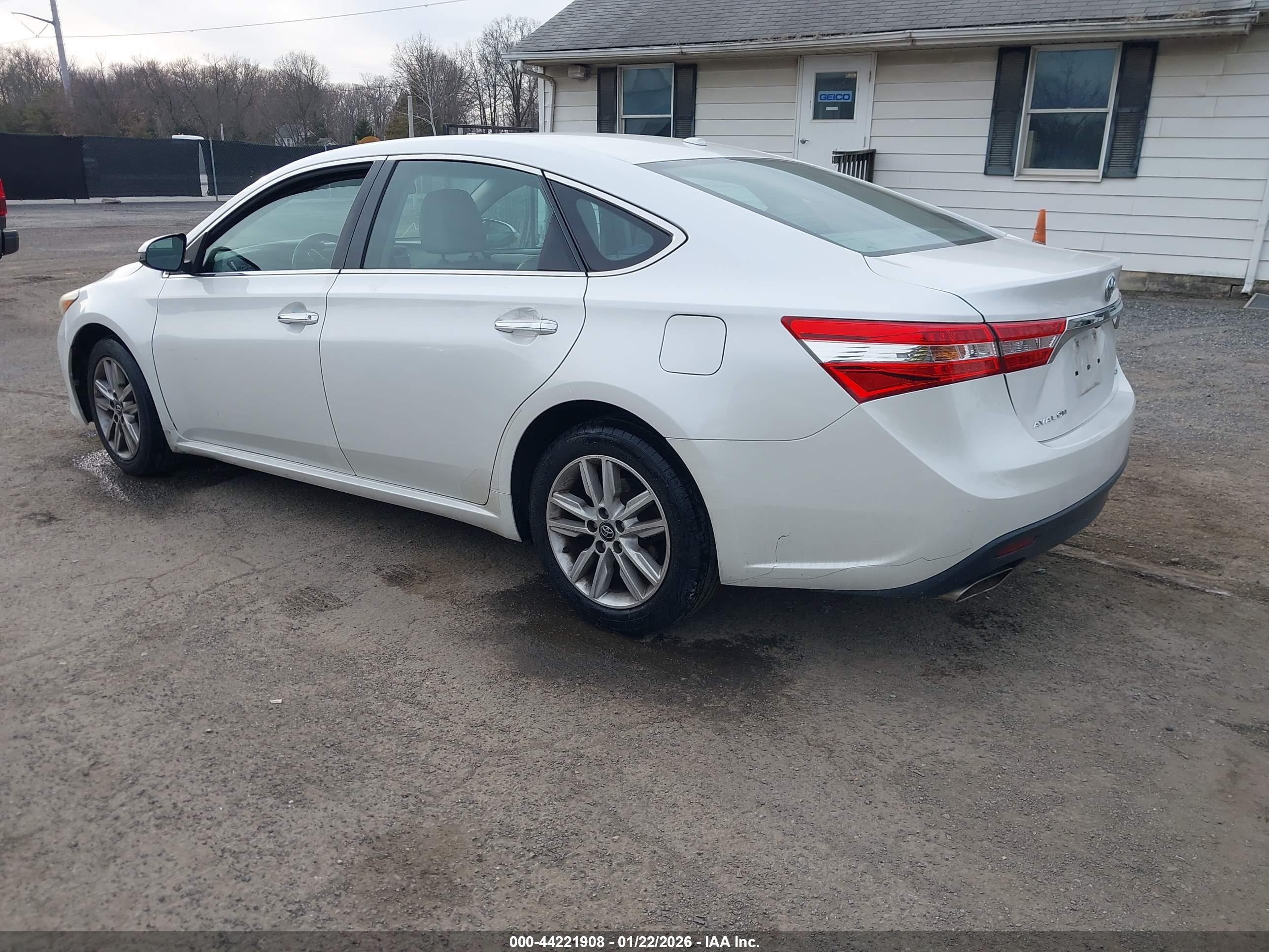 TOYOTA AVALON image 3