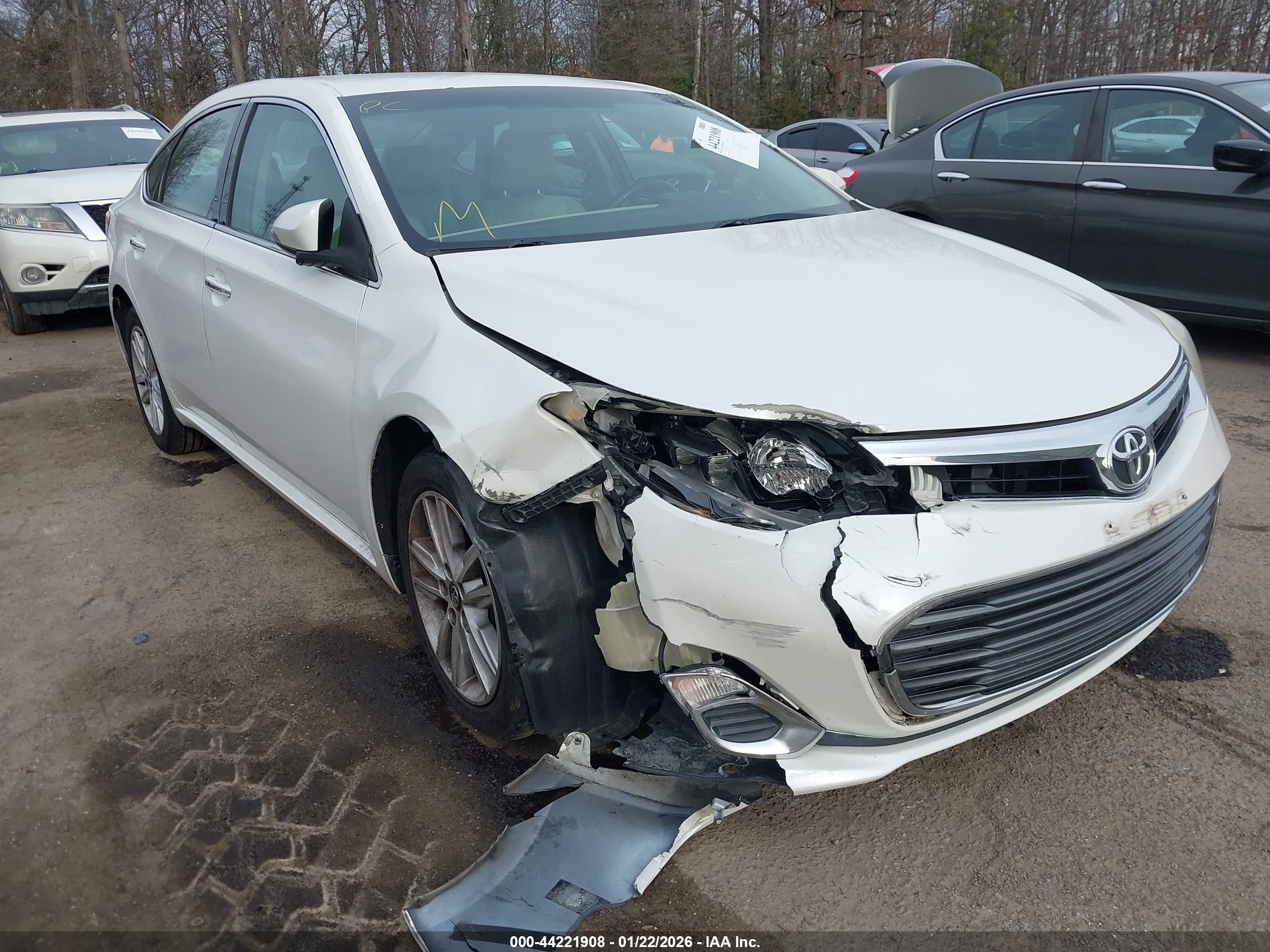 TOYOTA AVALON image 6