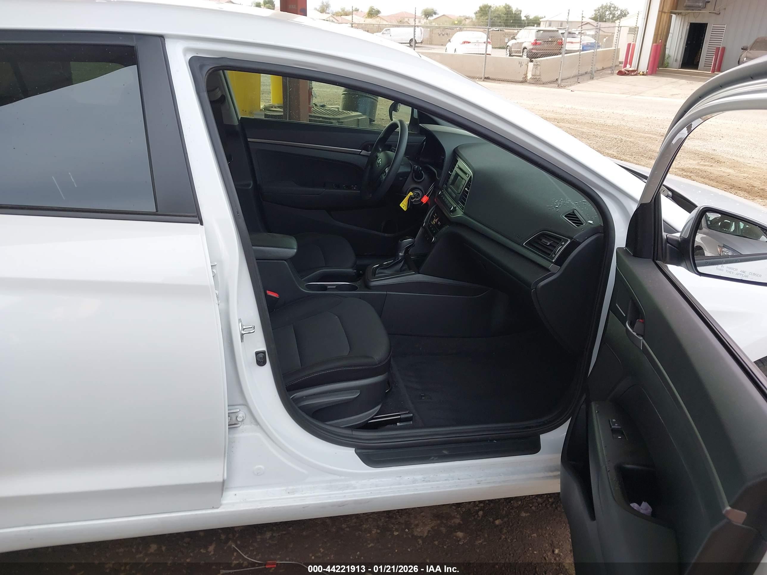 HYUNDAI ELANTRA image 5