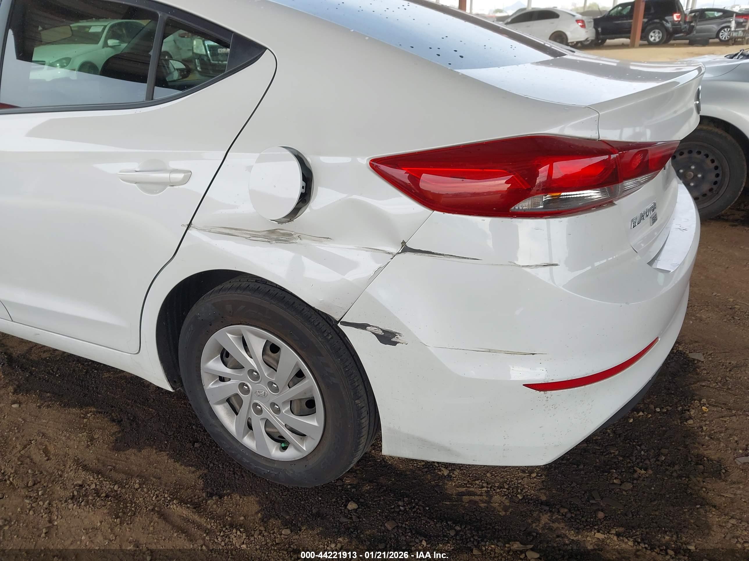 HYUNDAI ELANTRA image 6